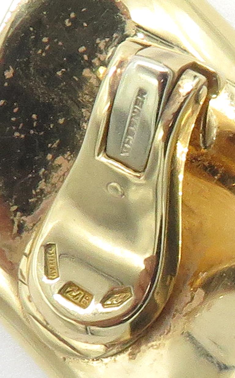 Vhernier 18 Karat Gelbgold Fibula Clip-Ohrringe im Zustand „Hervorragend“ im Angebot in West Palm Beach, FL