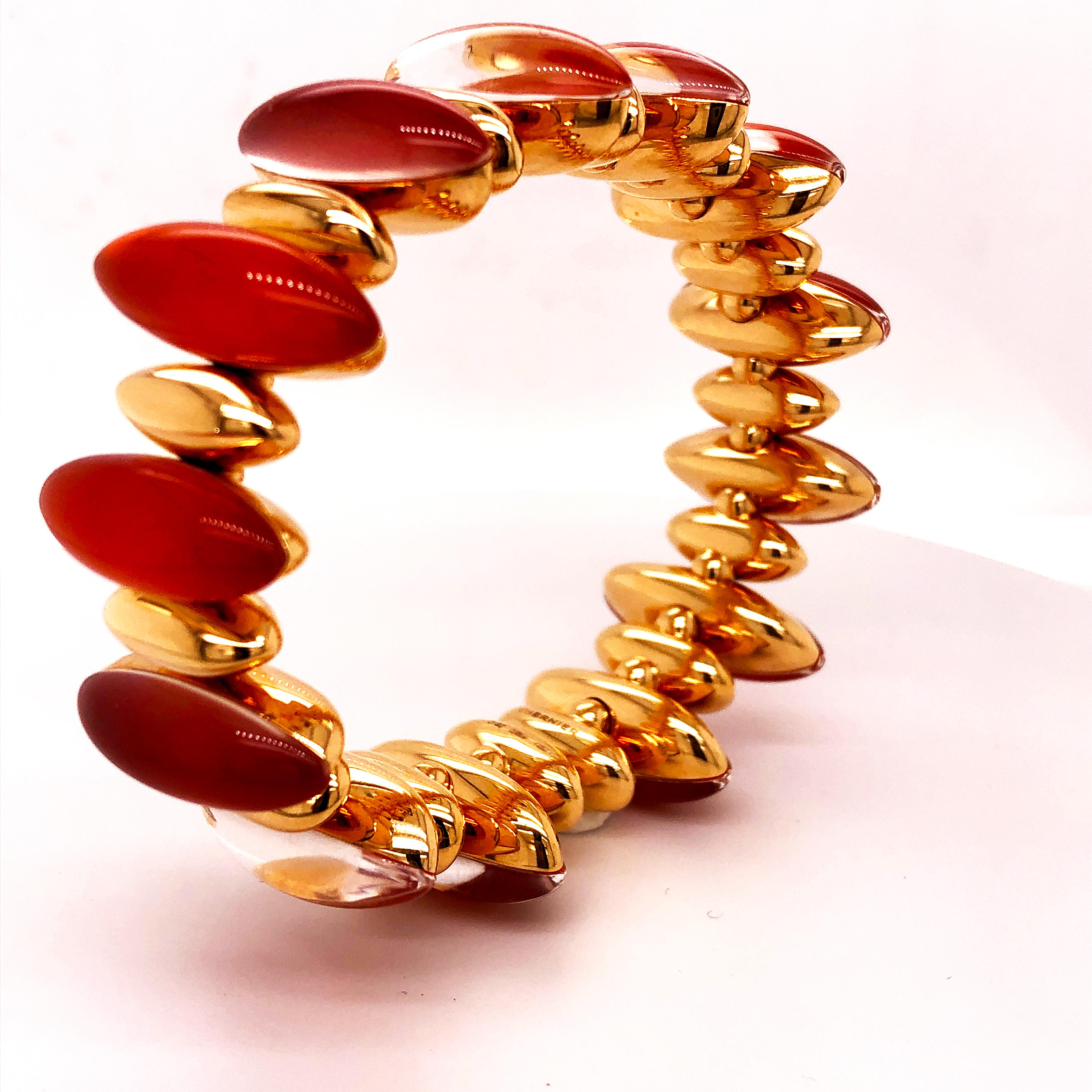 Taille cabochon Vhernier 2011 Collection Fuseau Bracelet en or rose avec cornaline rouge et cristal de roche en vente