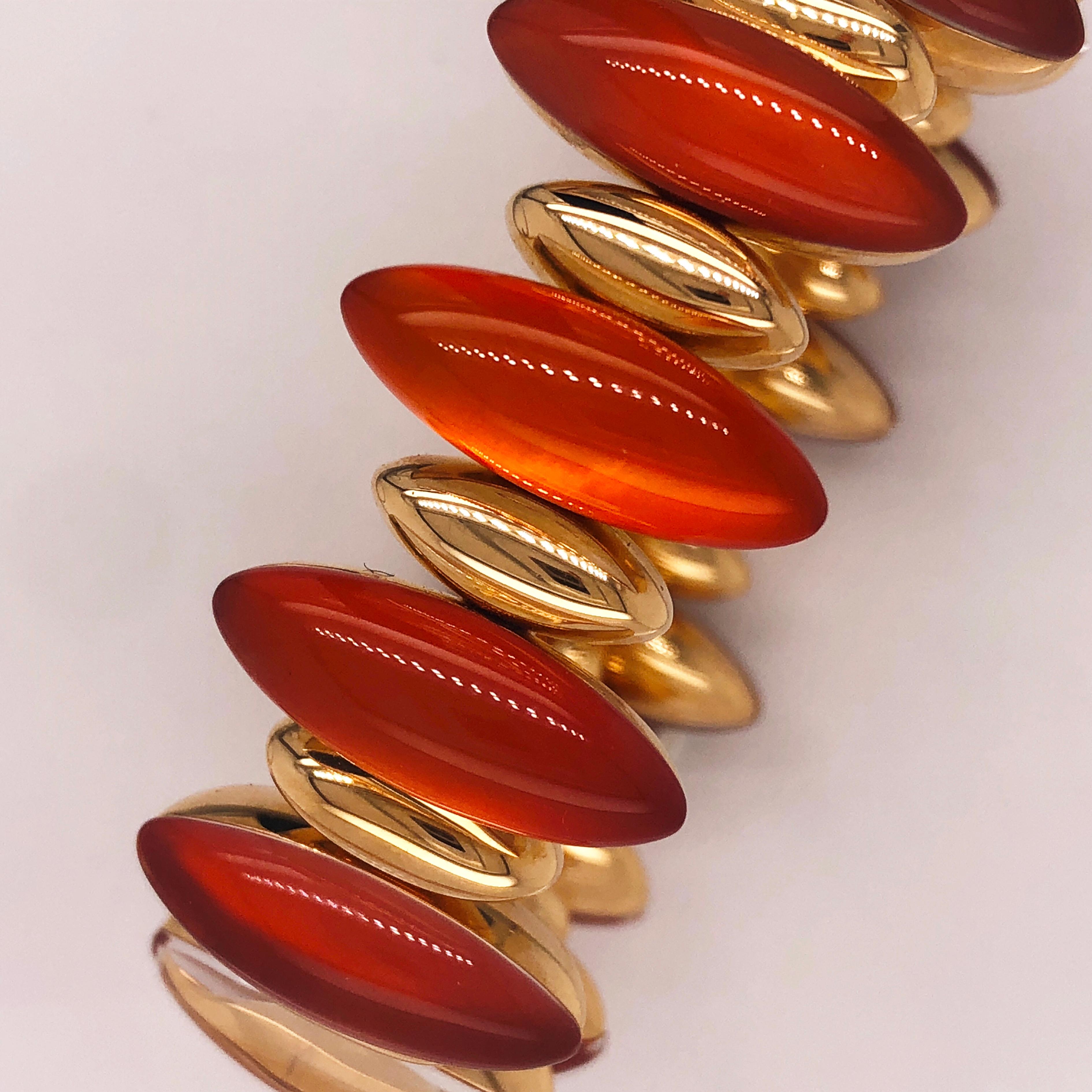 Vhernier 2011 Collection Fuseau Bracelet en or rose avec cornaline rouge et cristal de roche en vente 1