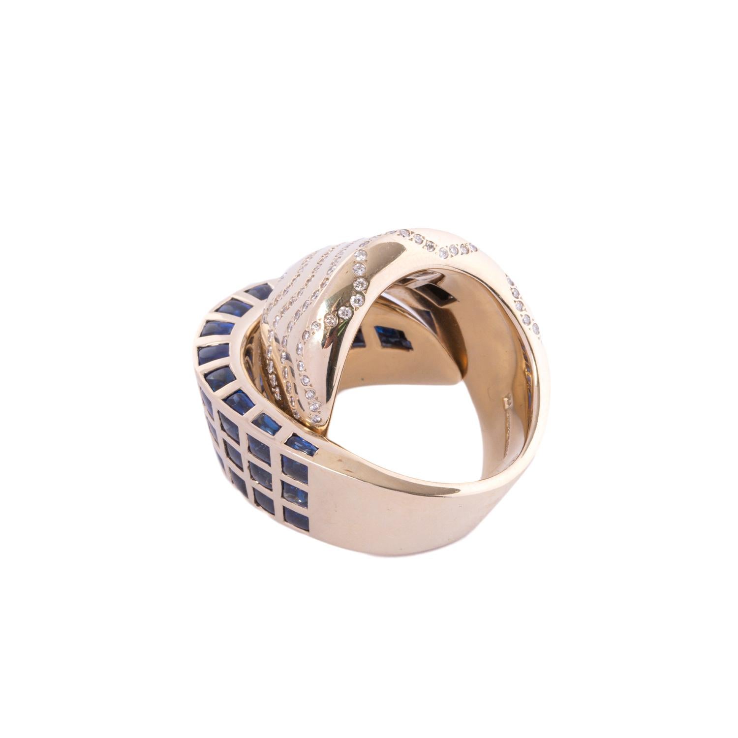 Vhernier  Ring in 18K yellow solid gold,  7,45 Carat Sapphires and Diamonds brillant cut 0,77


Vhernier's roots can be traced back to the desire to create modern pieces of jewelry unlike any others, filling an empty niche in the sector. Back in