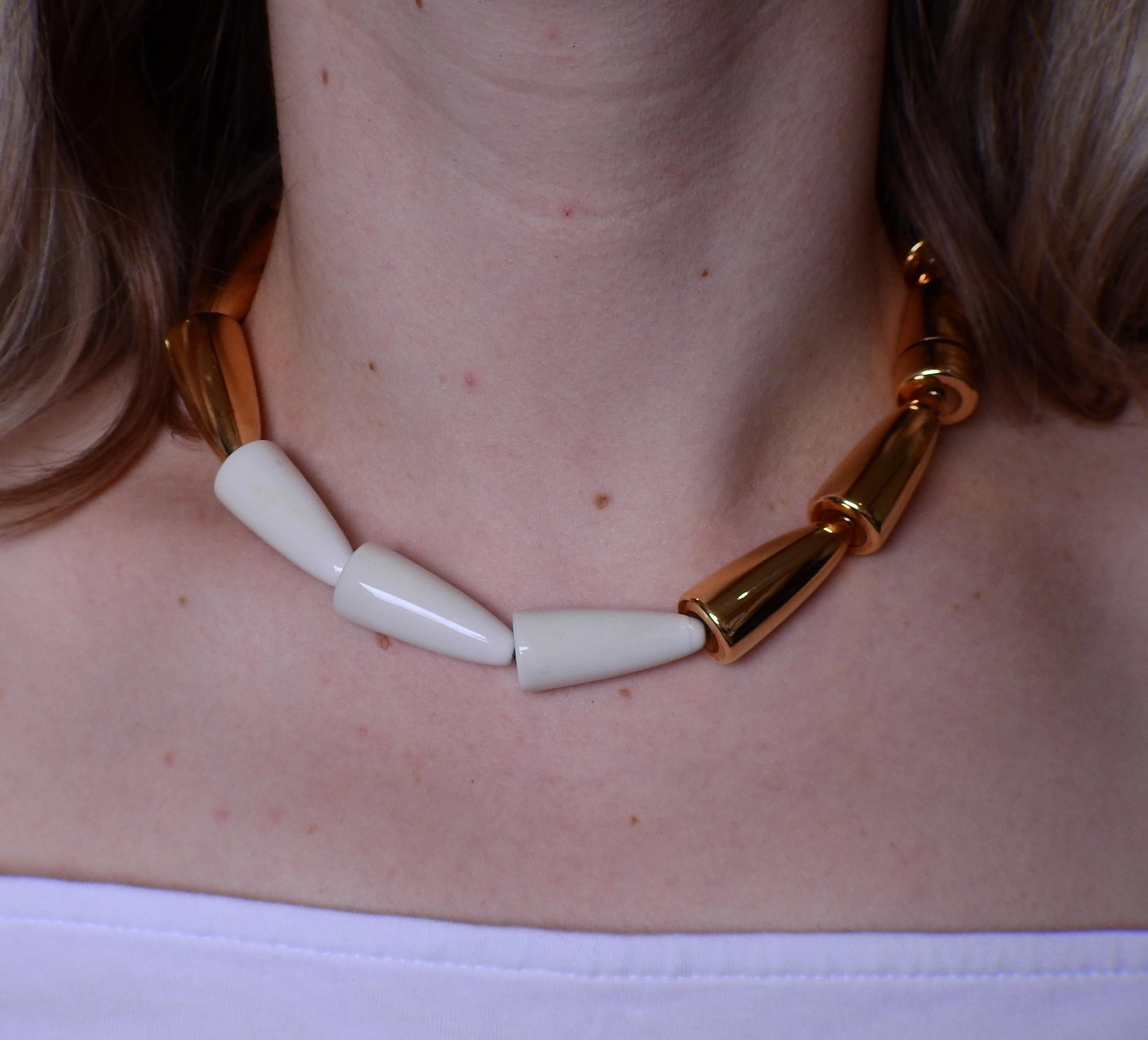 Vhernier Calla Kogolong Gold Necklace In Excellent Condition In Lambertville, NJ