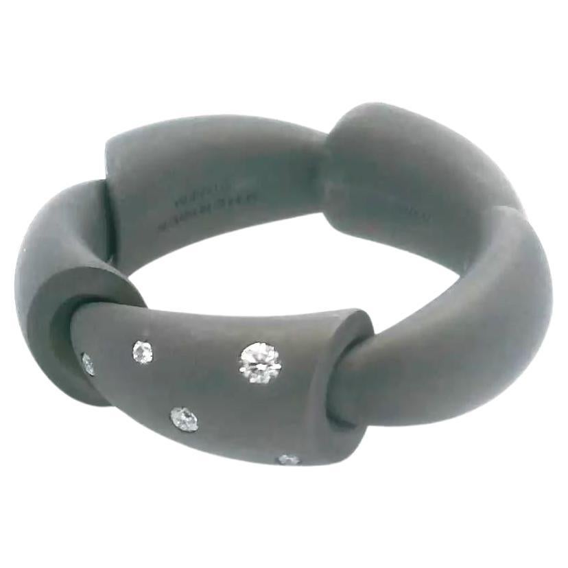 Vhernier Calla Ring aus Titan und Diamant