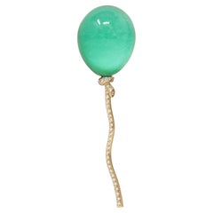 Spilla "Palloncino" di Vhernier in oro 18 carati con crisoprasio e diamanti
