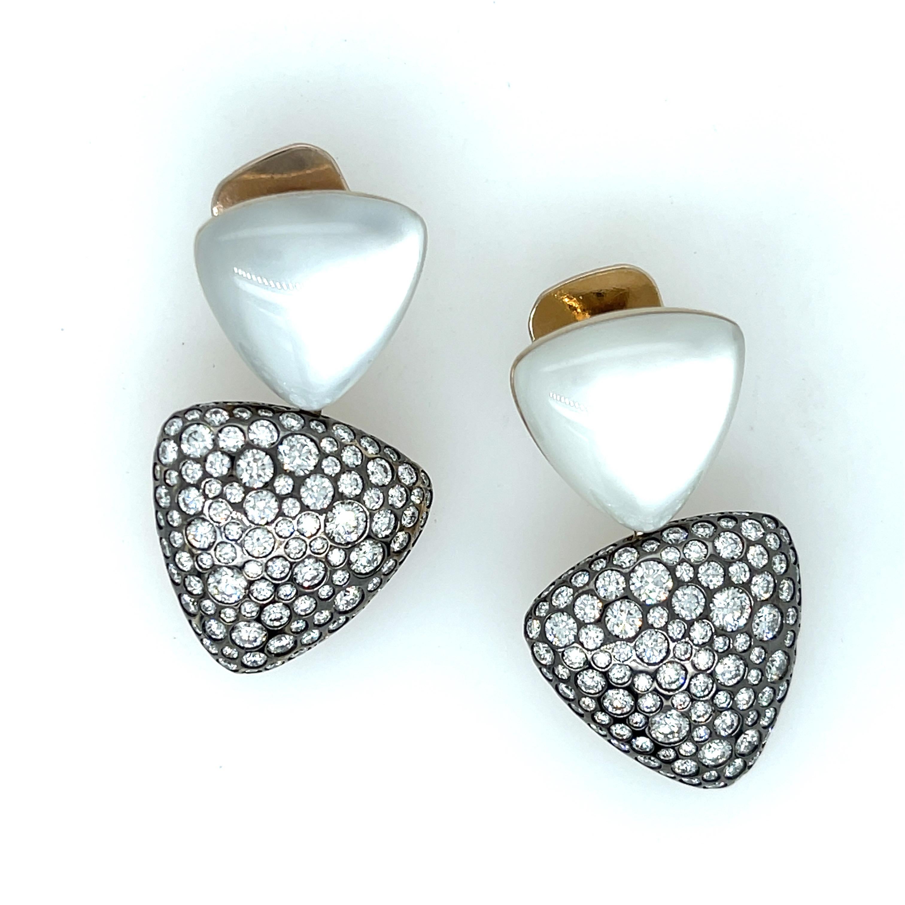 Ohrringe aus Diamanten, Bergkristall und Perlmutt von Vhernier (Moderne)
