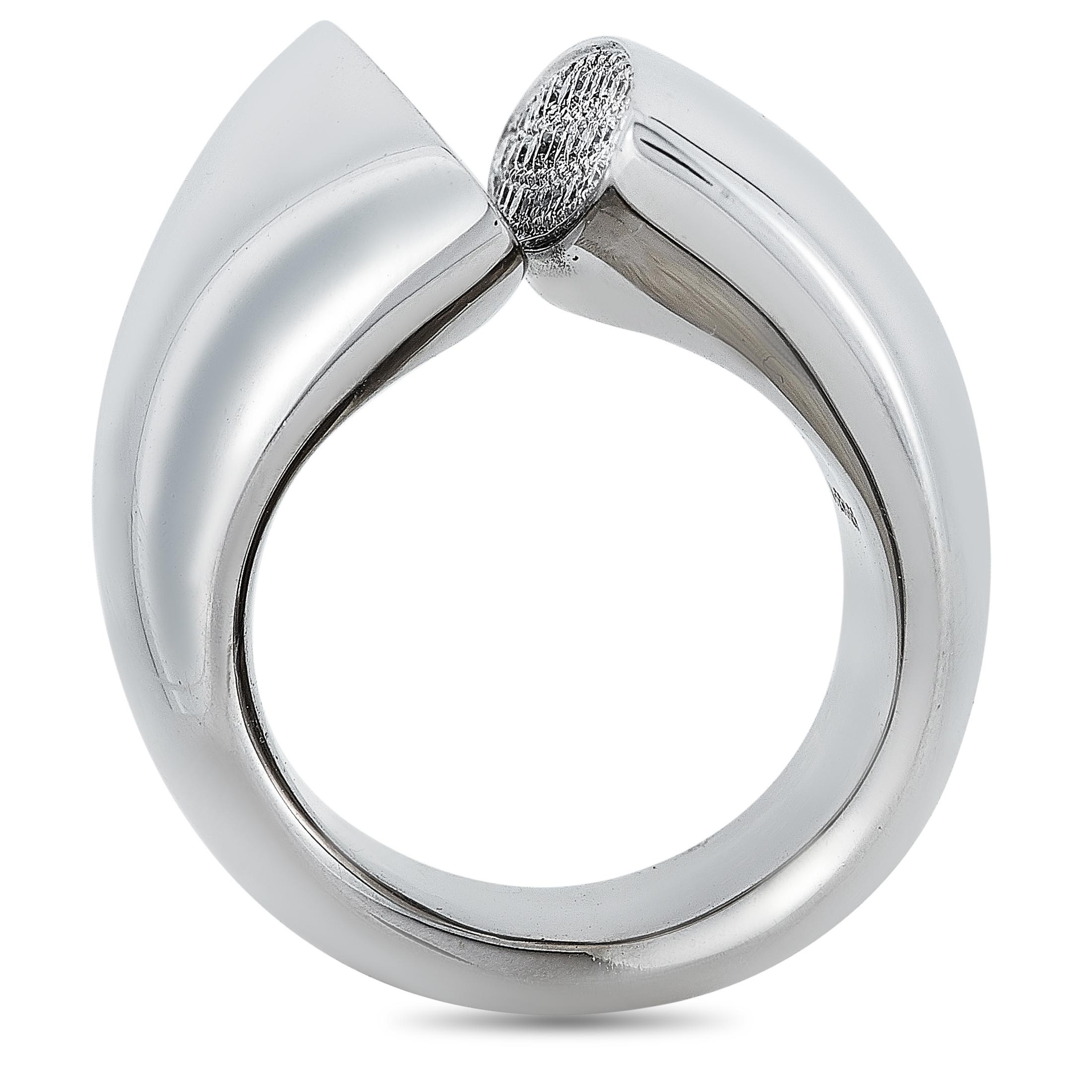 The Vhernier “Eclisse Medio” ring is crafted from 18K white gold and weighs 23.1 grams, boasting band thickness of 10 mm and top height of 6 mm, while top dimensions measure 6 by 27 mm. The ring is set with diamonds that amount to 1.01 carats.
Ring