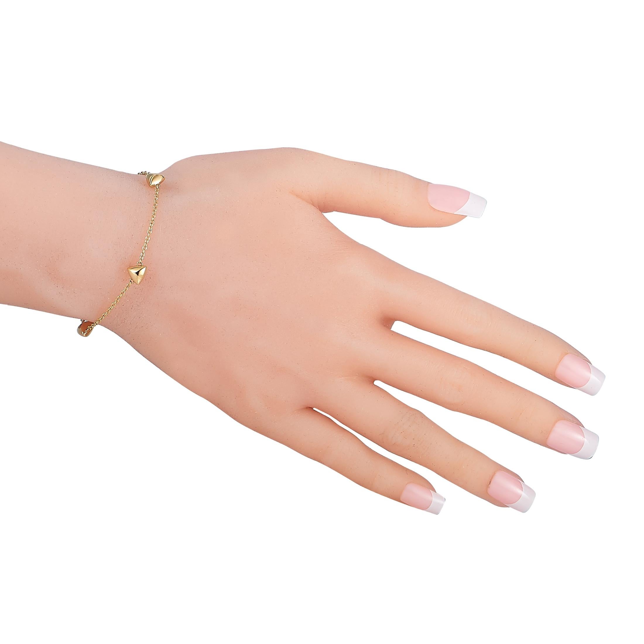 The Vhernier “Freccia Micro” bracelet is crafted from 18K rose gold and weighs 4.7 grams, measuring 6.50” in length.

This jewelry piece is offered in brand new condition and includes the manufacturer’s box.