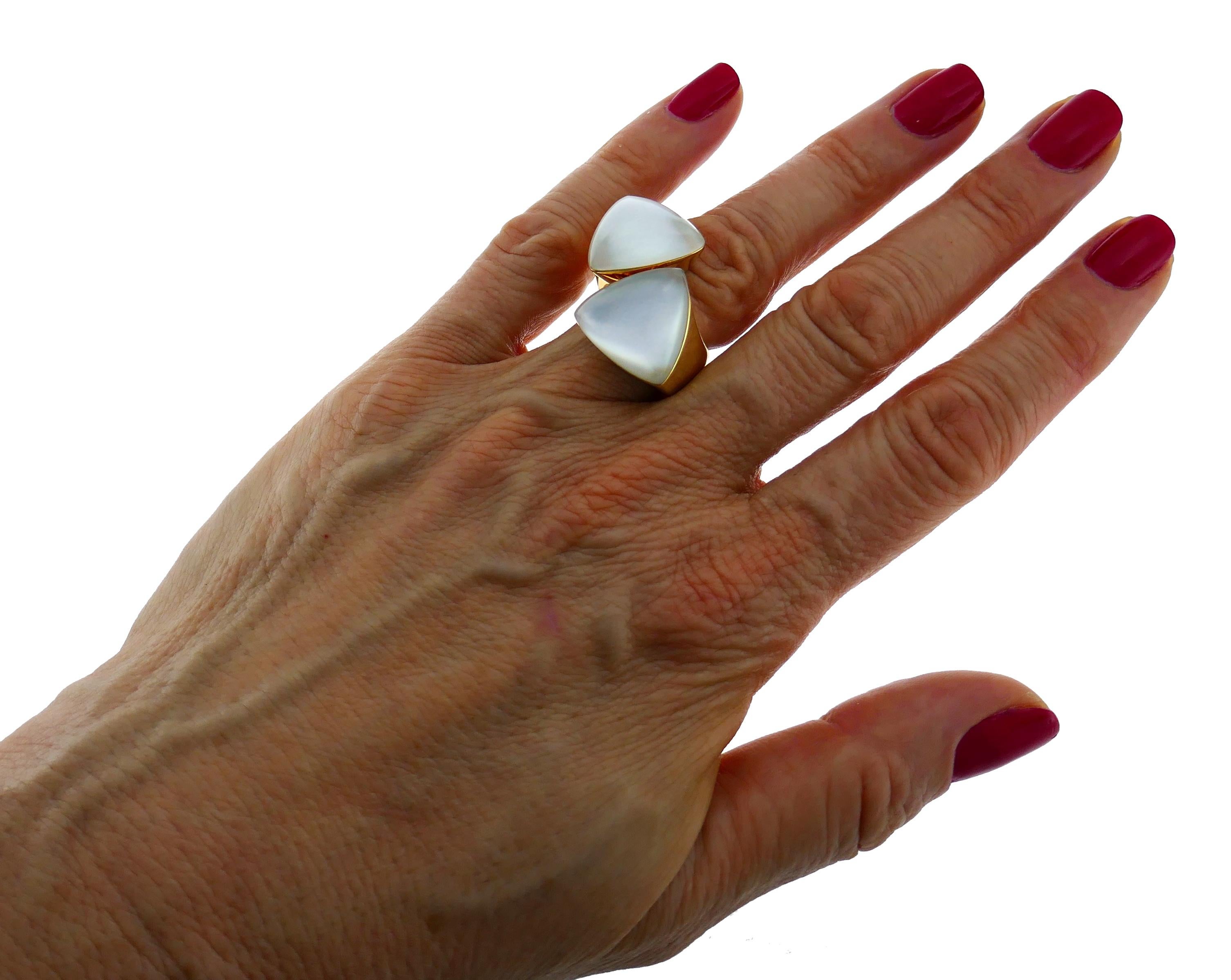 Vhernier Freccia Yellow Gold Ring with Mother of Pearl and Quartz 3