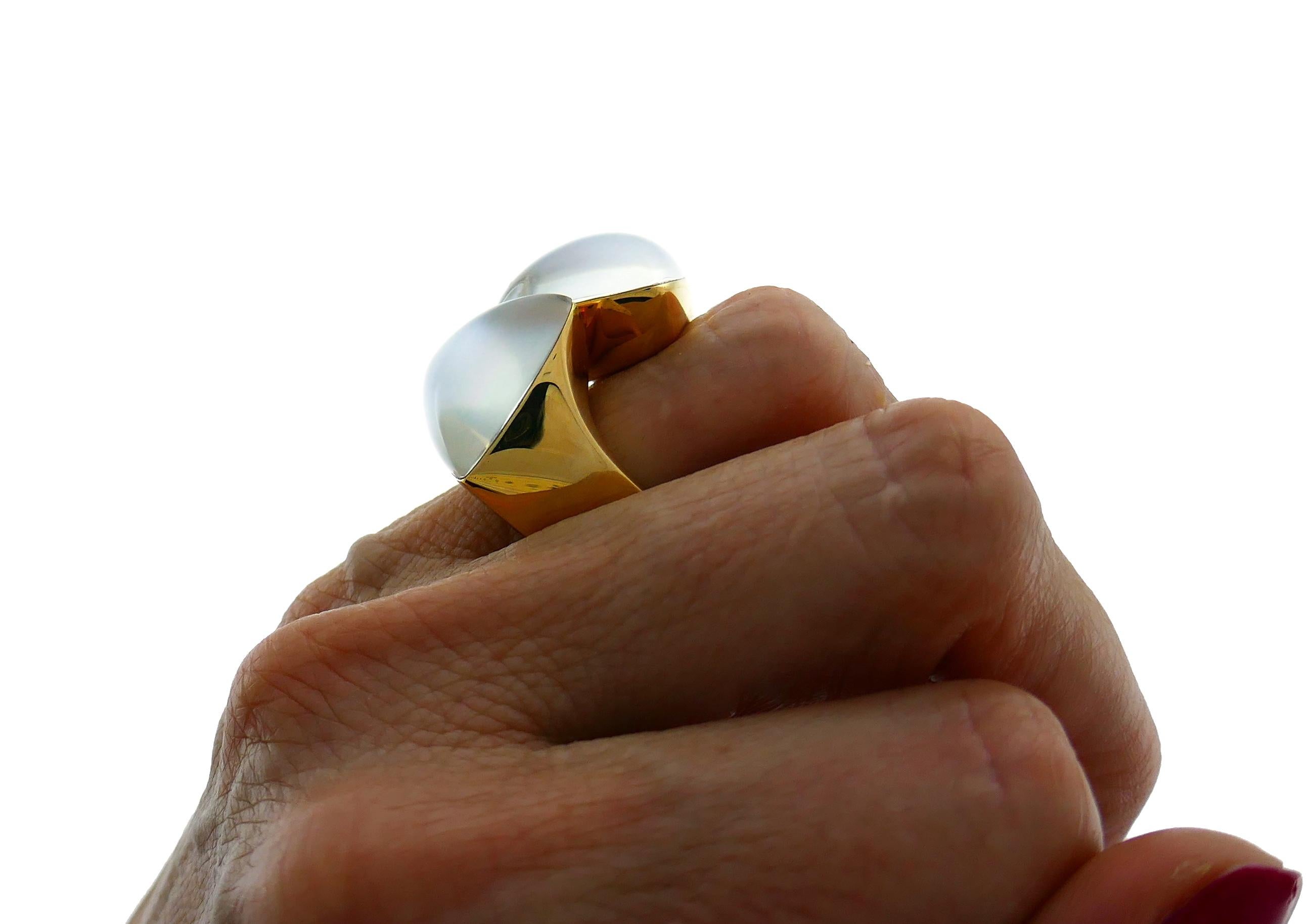 Vhernier Freccia Yellow Gold Ring with Mother of Pearl and Quartz 4
