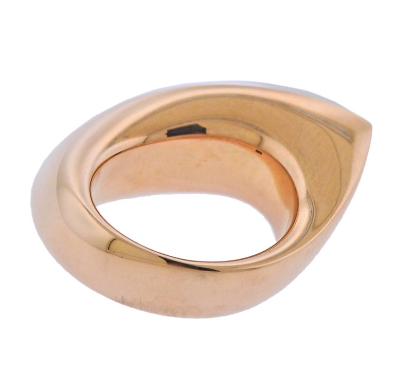 Round Cut Vhernier Fuseau Rose Gold Mother of Pearl Crystal Ring For Sale