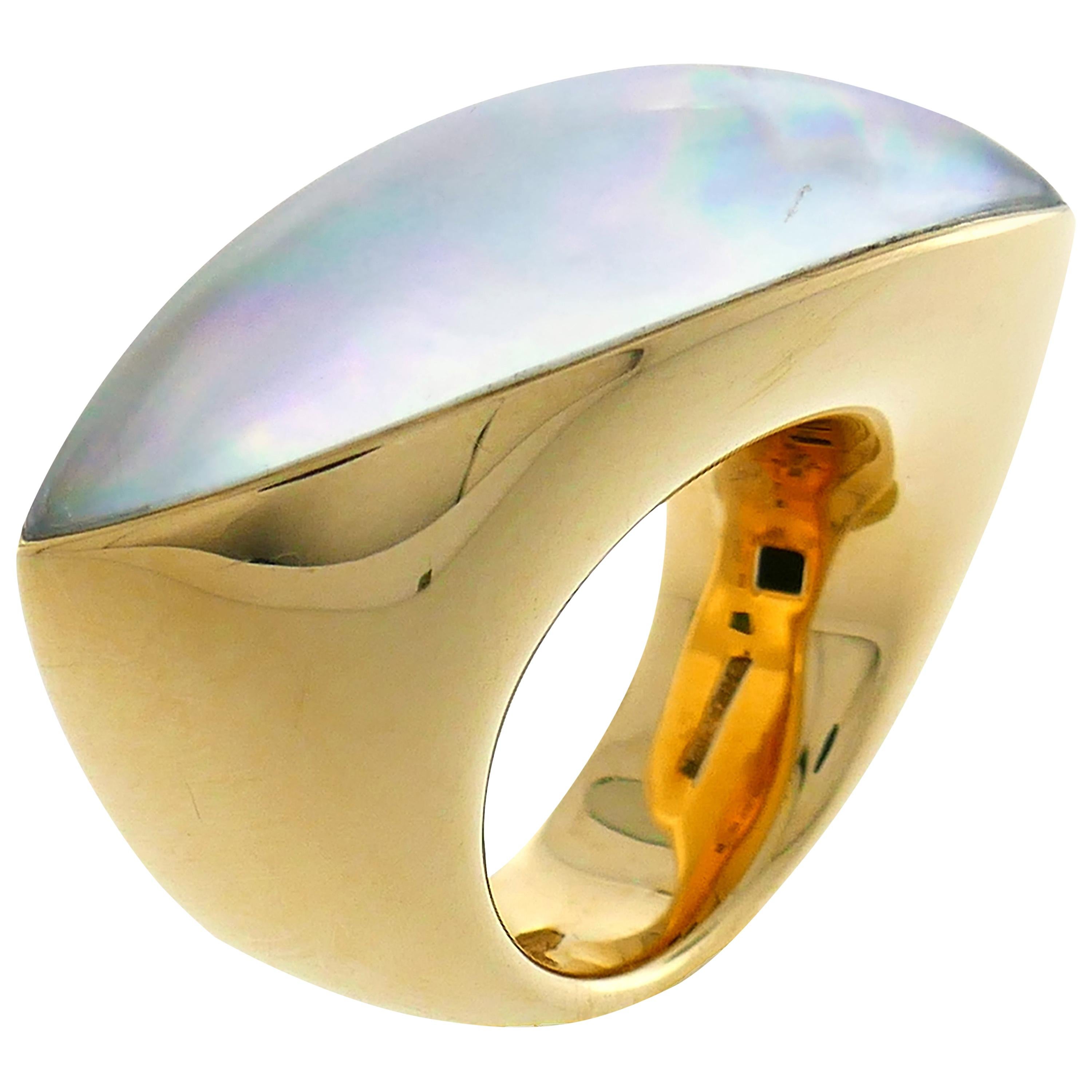 Vhernier Fuseau Yellow Gold Ring with Mother of Pearl and Quartz