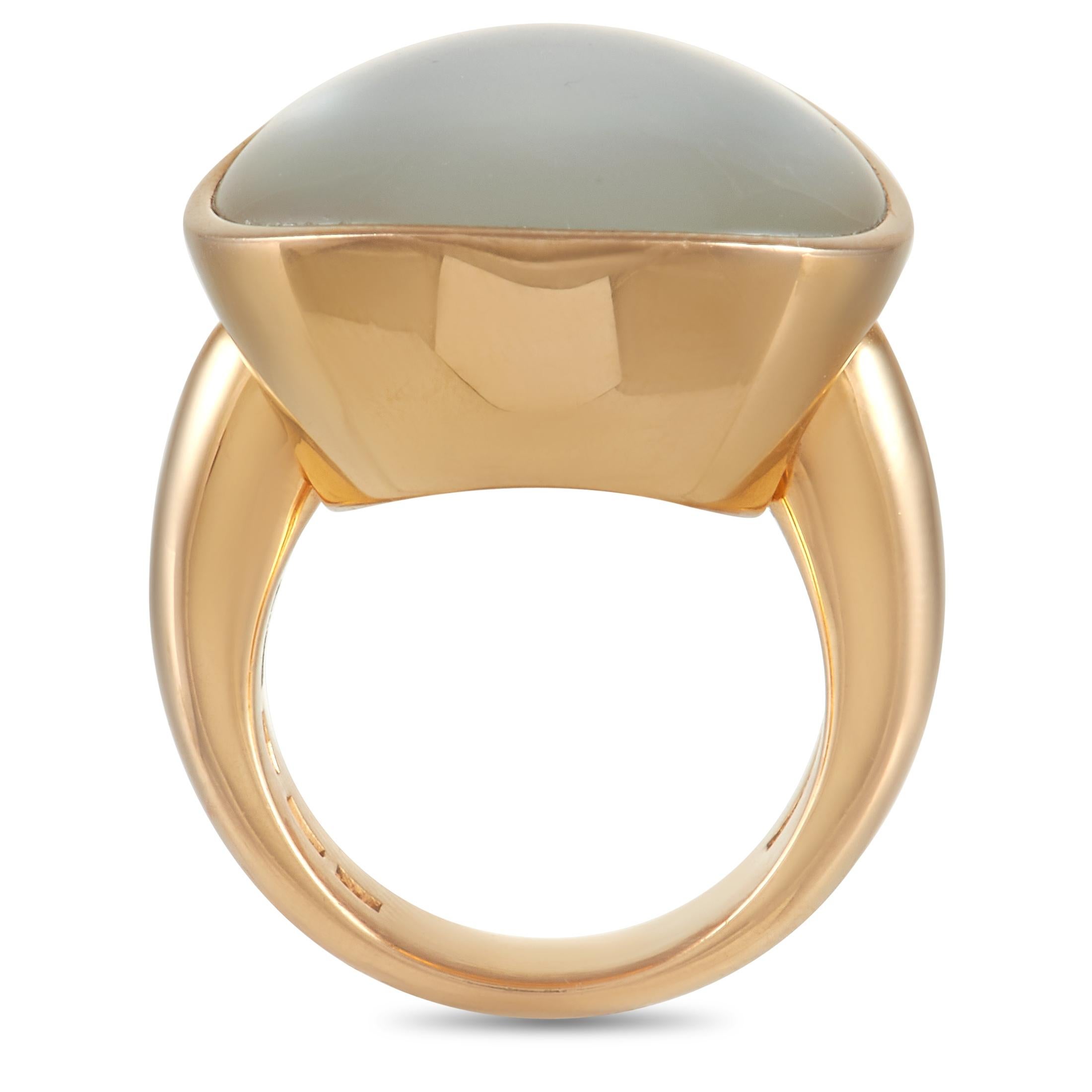 This Vhernier Giotto ring is stunning in its simplicity. The minimalist design pairs a sleek 18K Rose Gold setting – which features a 5mm wide band and a 10mm top height – with a large, circular Mother of Pearl center stone. The result is a piece