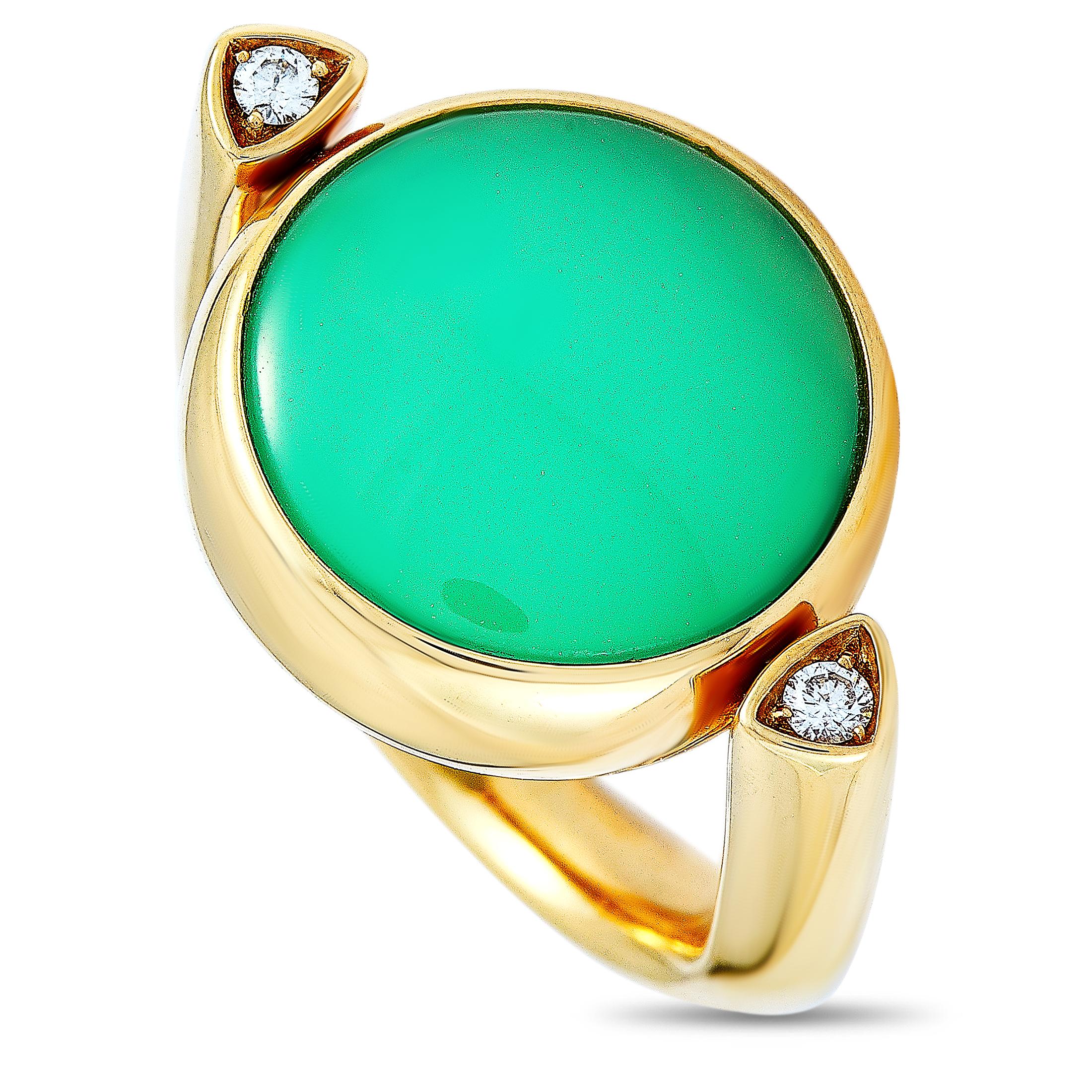 The Vhernier “Girotondo” ring is crafted from 18K rose gold and set with a white adularia on one side and a chrysoprase on the other, and with diamonds that total 0.06 carats. The ring weighs 9.9 grams and boasts band thickness of 3 mm and top