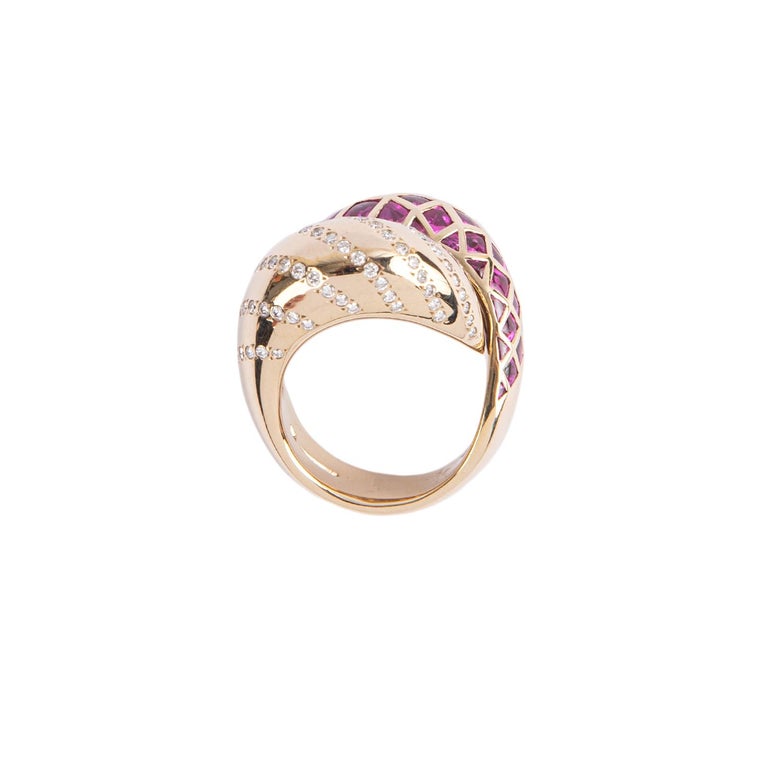 Vhernier Iconic ring in Gray Gold, diamonds 0,63ct And Rubies .78ct