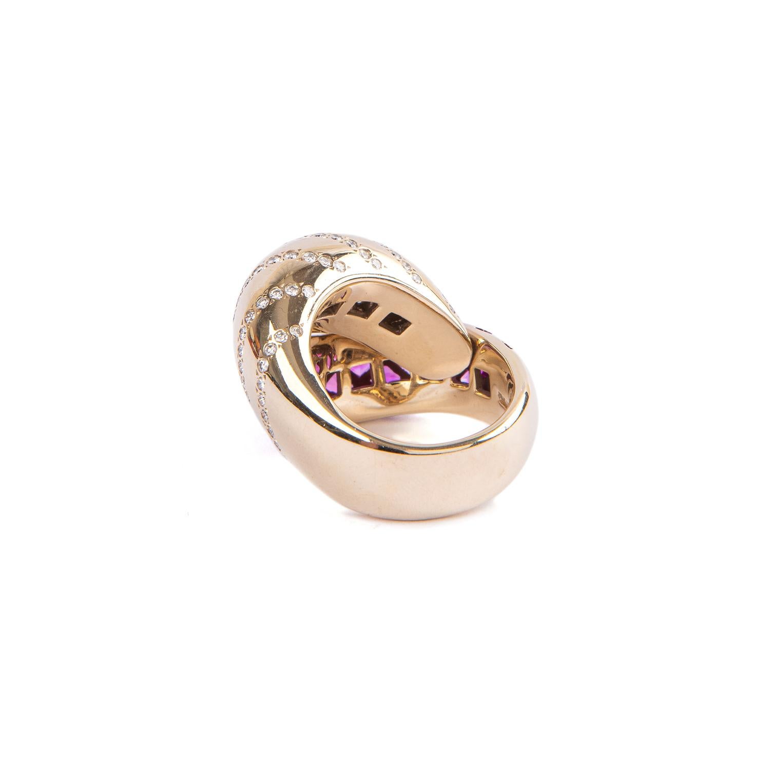 Ring aus grauem Gold und Rubinen von Vhernier (Carréschliff) im Angebot