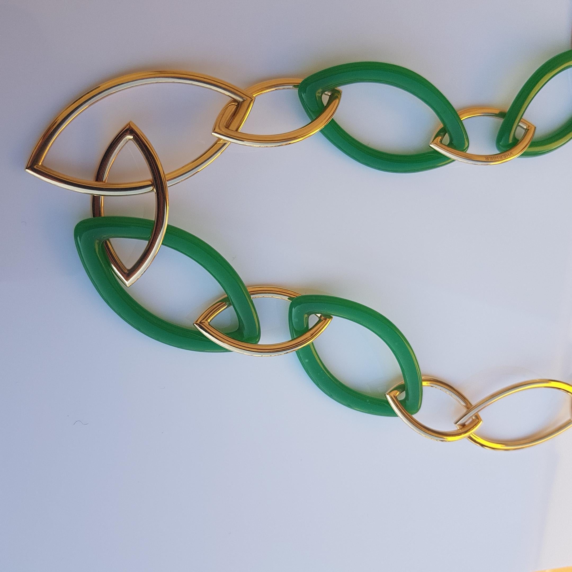  Vhernier necklace that combines oval links made out rose gold and jade 