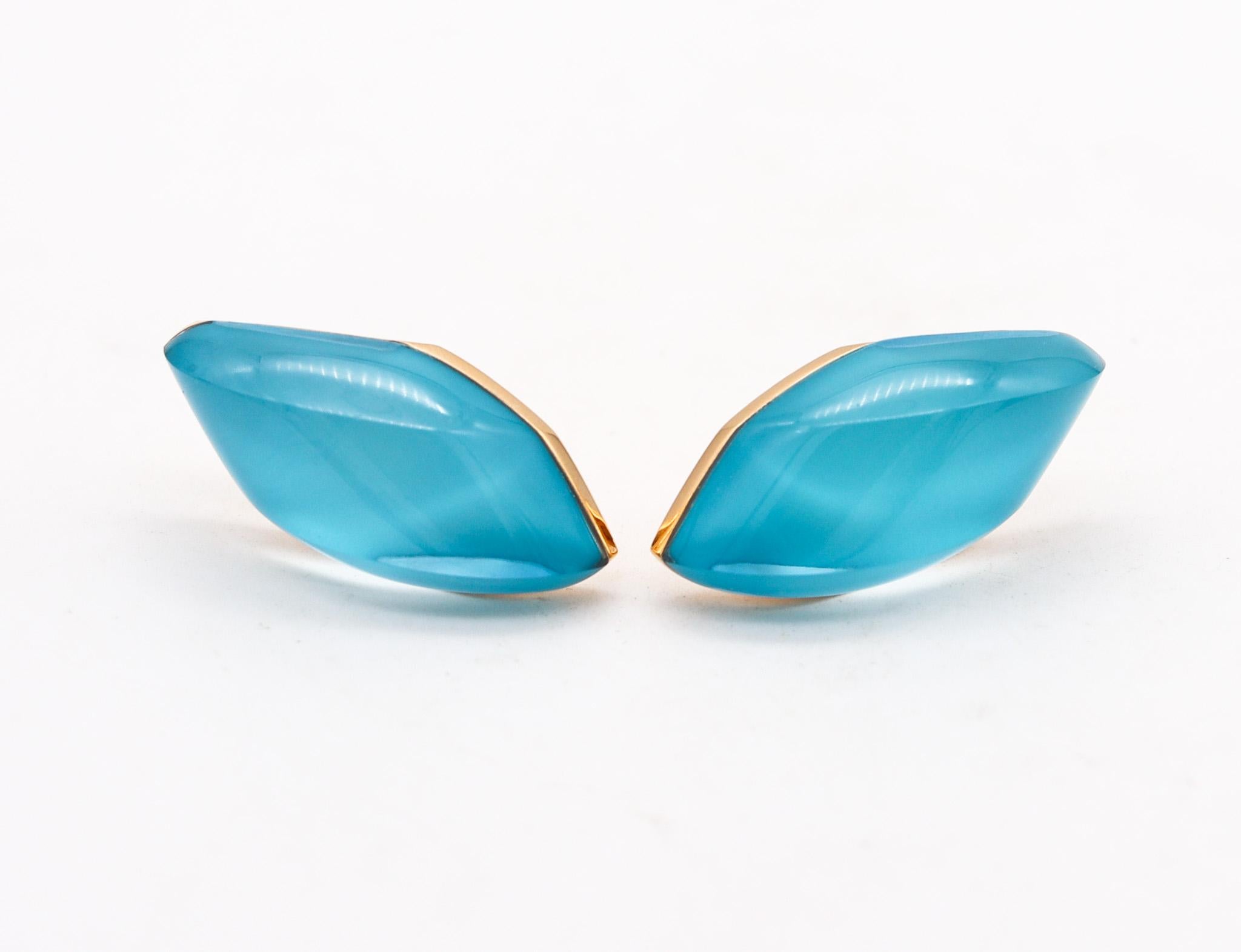 Aladino clip-on earrings designed by Vhernier.

Beautiful pair of earrings from the Aladino collection, created with masterful design in Milano Italy by the exclusive jewelry house of Vhernier. This sculptural piece was carefully crafted with a bold