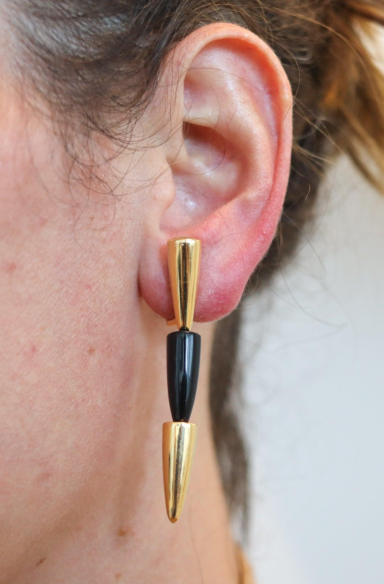 Calla dangle earrings designed by Vhernier.

This is a statement pair of dangle earrings created in the city of Milano in Italy by the jewelry house of Vhernier. These modernist earrings are part of the iconic Calla collection and has been
