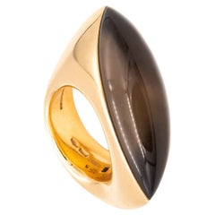 Anello da cocktail geometrico Vhernier Milano Fuseau in oro giallo 18Kt con quarzo madreperlato