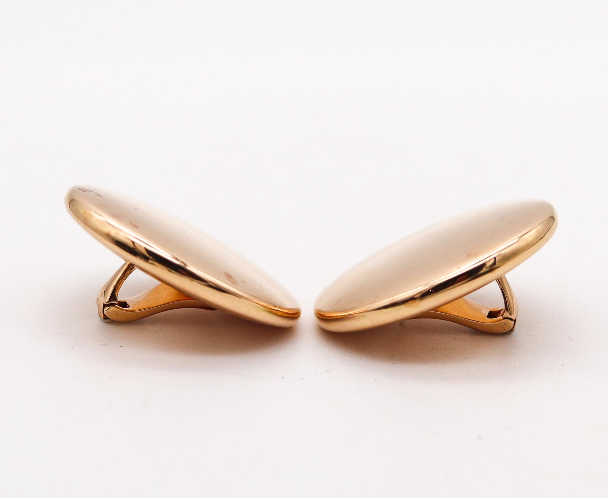 Vhernier Milano Oversized Sculptural Round Clip On Earrings In 18Kt Yellow Gold In Excellent Condition For Sale In Miami, FL