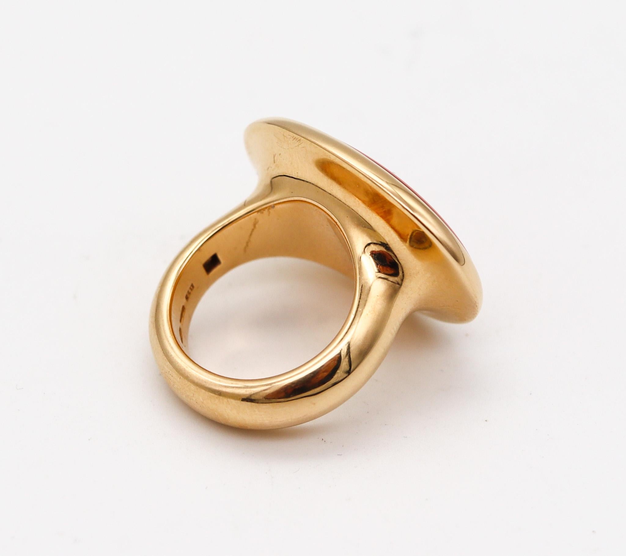 Vhernier Milano Sculptural Cocktail Ring in 18kt Yellow Gold with Coral & Quartz In Excellent Condition For Sale In Miami, FL