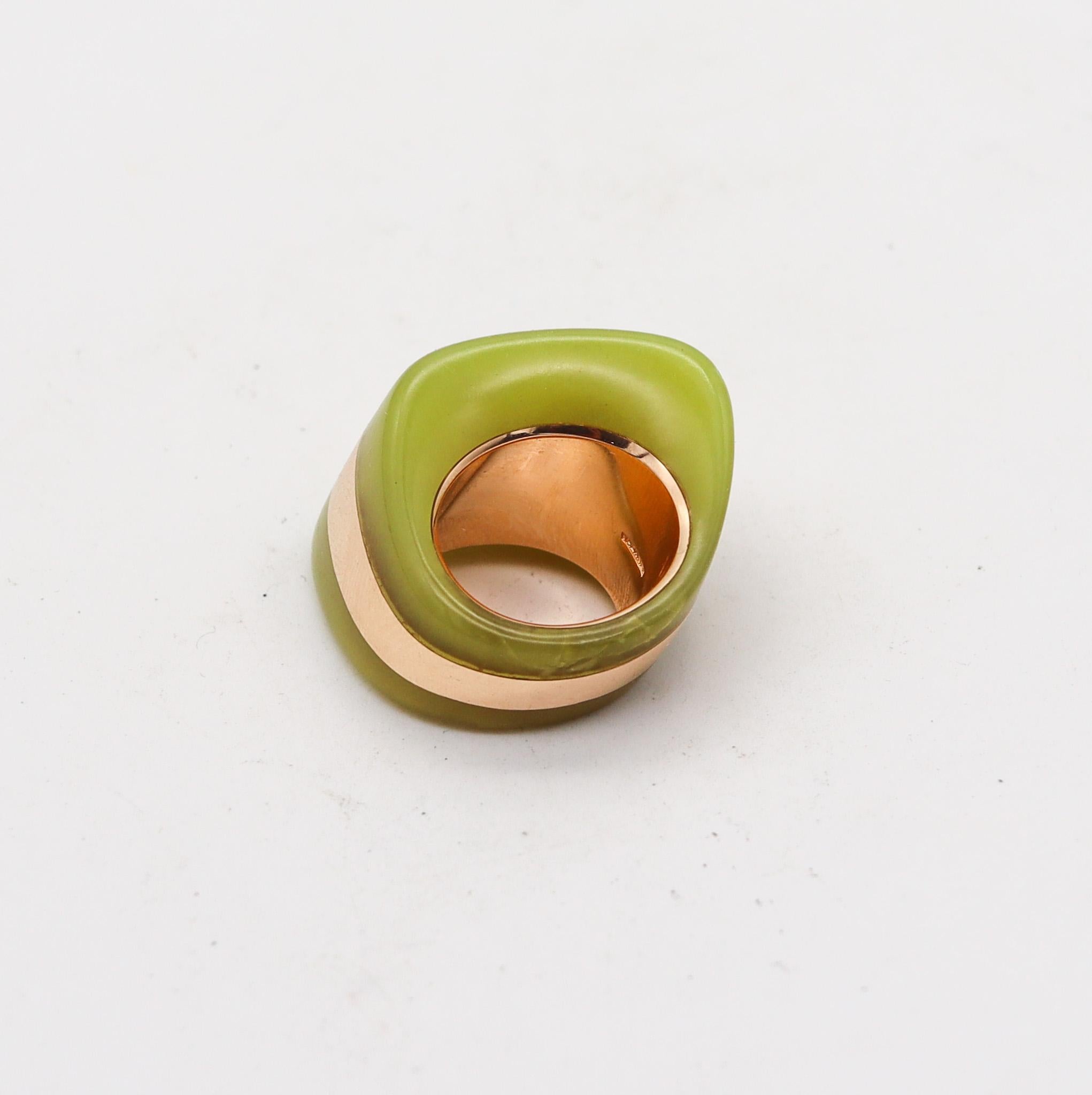Vhernier Milano Sculptural Cocktail Ring In 18Kt Yellow Gold With Green Agate In Excellent Condition For Sale In Miami, FL