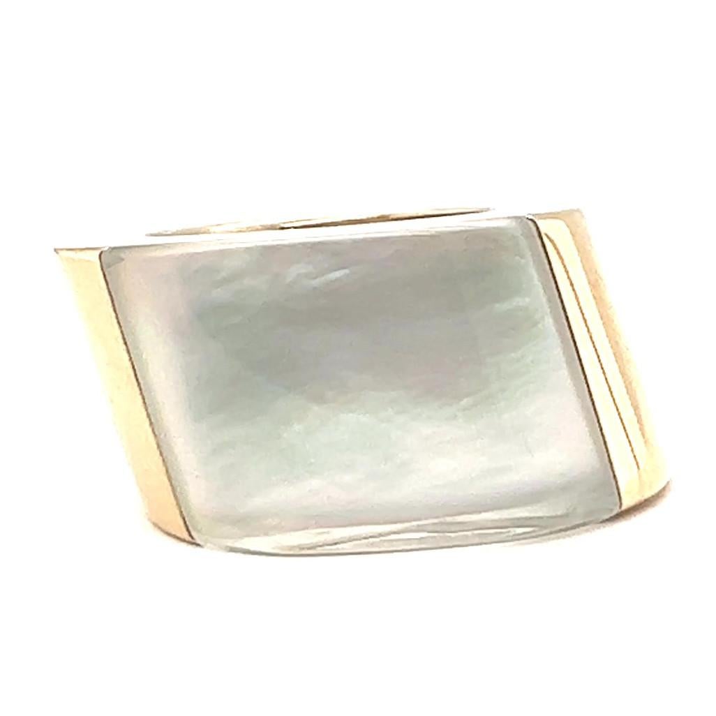 Vhernier Mother-of-pearl Rock Crystal 18 Karat Gold Cocktail Ring In Excellent Condition In Beverly Hills, CA