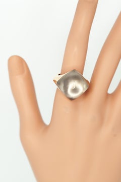 Anello Vhernier Pan di Zucchero in oro rosa 18 carati con quarzo fumé e madreperla