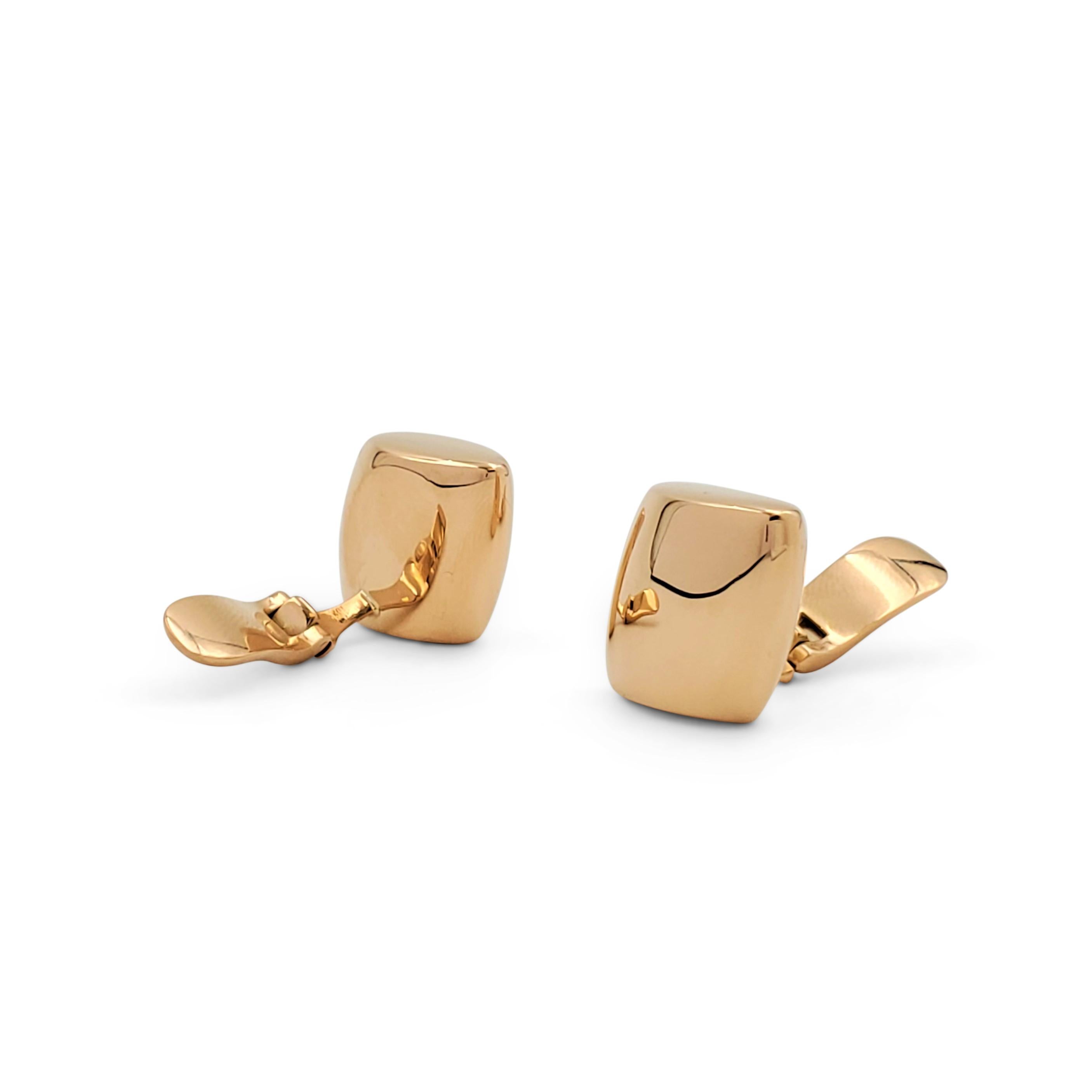 Authentic Vhernier 'Plateau' earrings crafted in 18 karat rose gold. The earrings feature a sleek sculptural curved shape. Clip back without posts. Signed Vhernier, 750, with serial number. The earrings are not presented with the original box or
