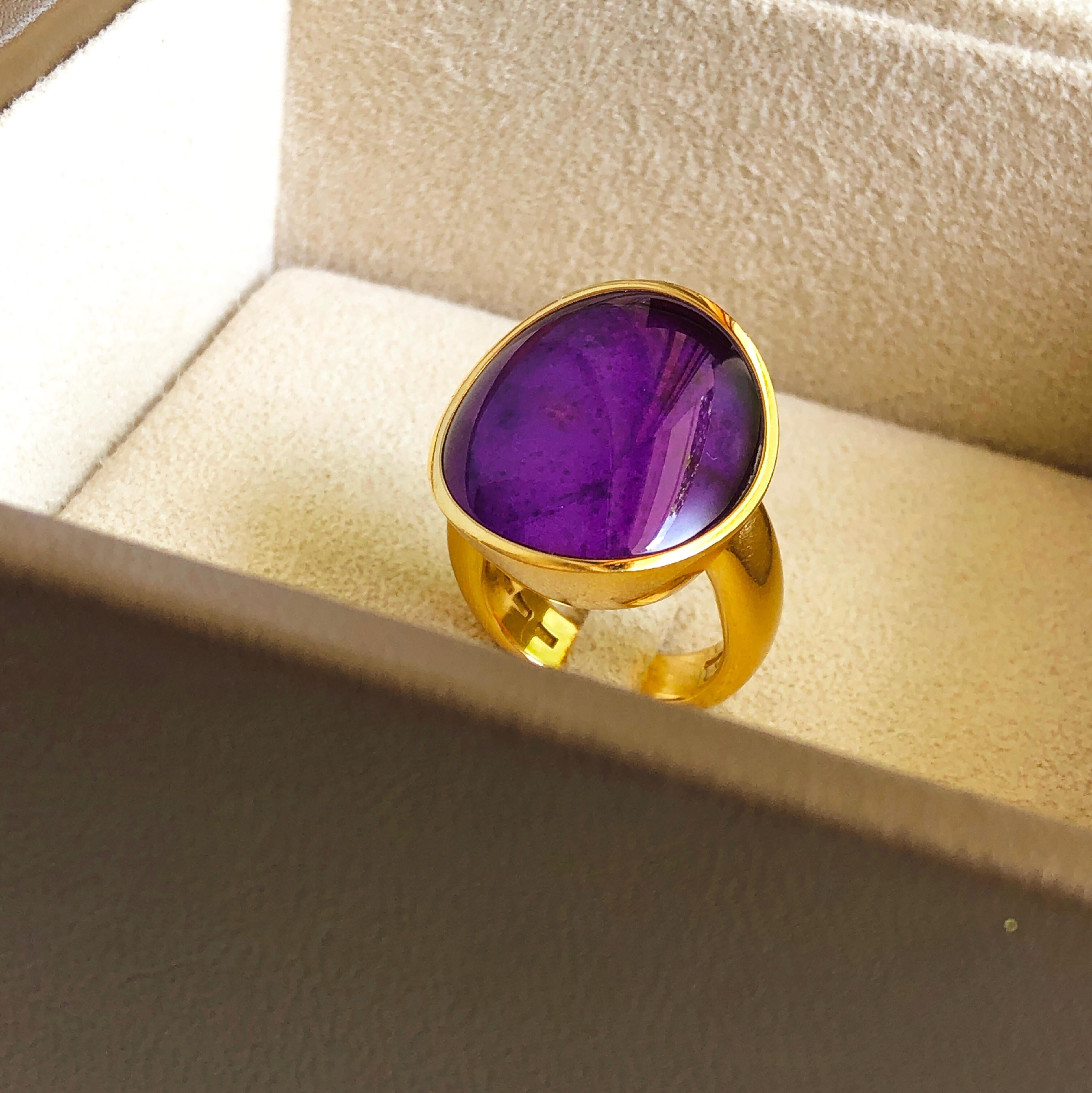 Vhernier Rare Sugilite Rock Cystal Giotto Collection Yellow Gold Cocktail Ring 8