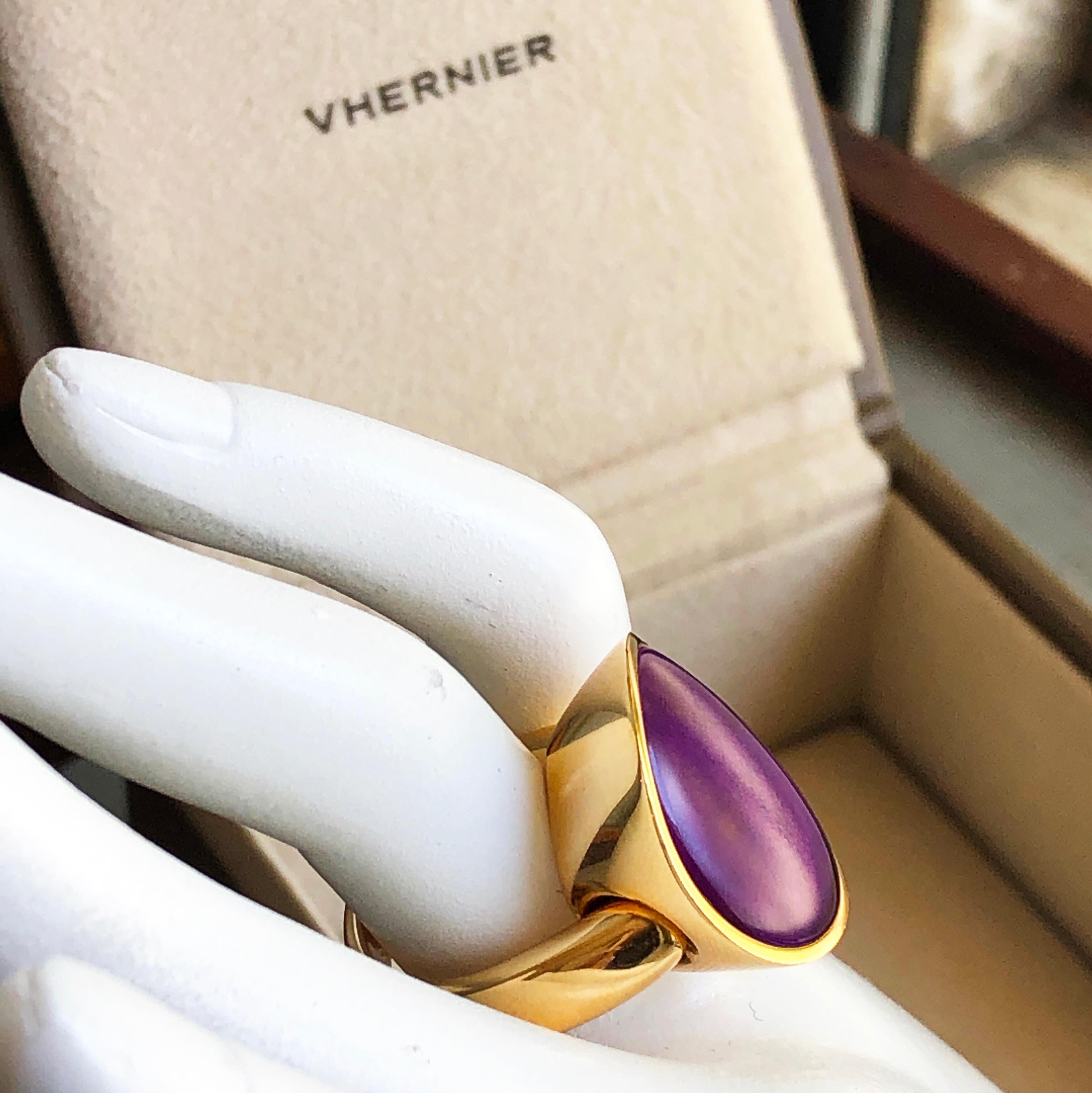 Cabochon Vhernier Rare Sugilite Rock Cystal Giotto Collection Yellow Gold Cocktail Ring