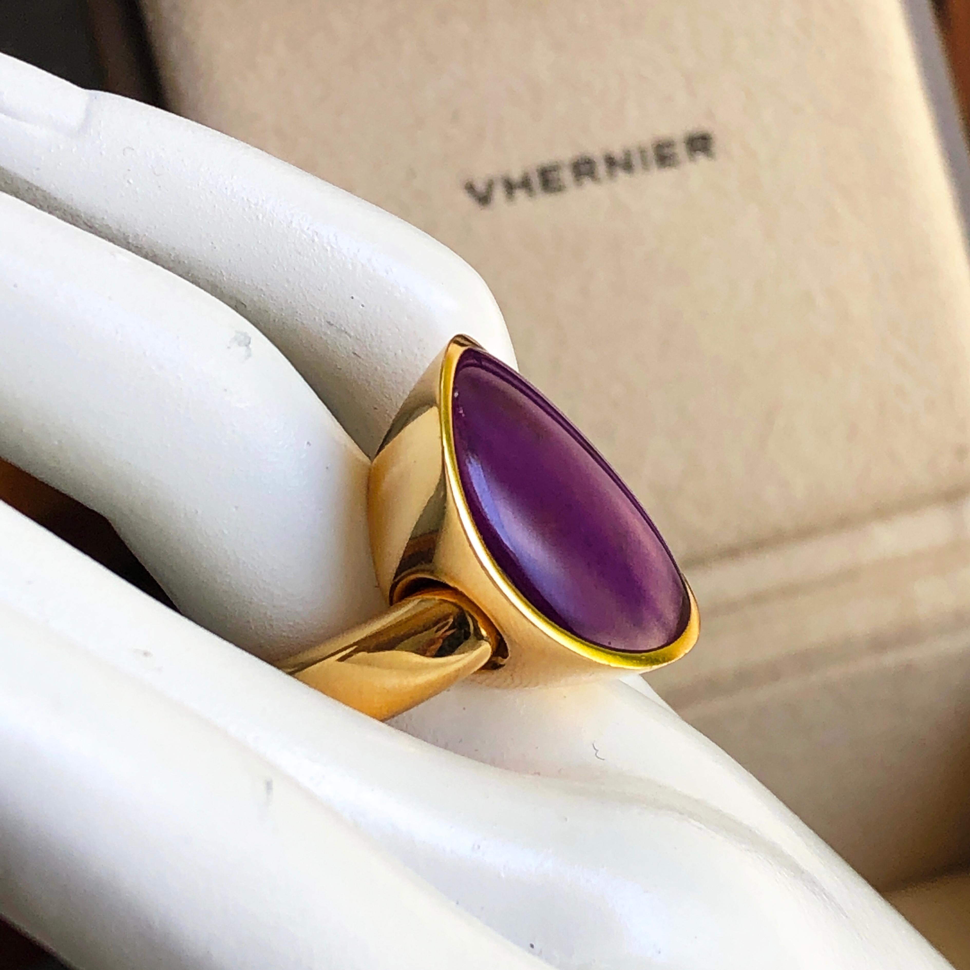 Vhernier Rare Sugilite Rock Cystal Giotto Collection Yellow Gold Cocktail Ring In New Condition In Valenza, IT
