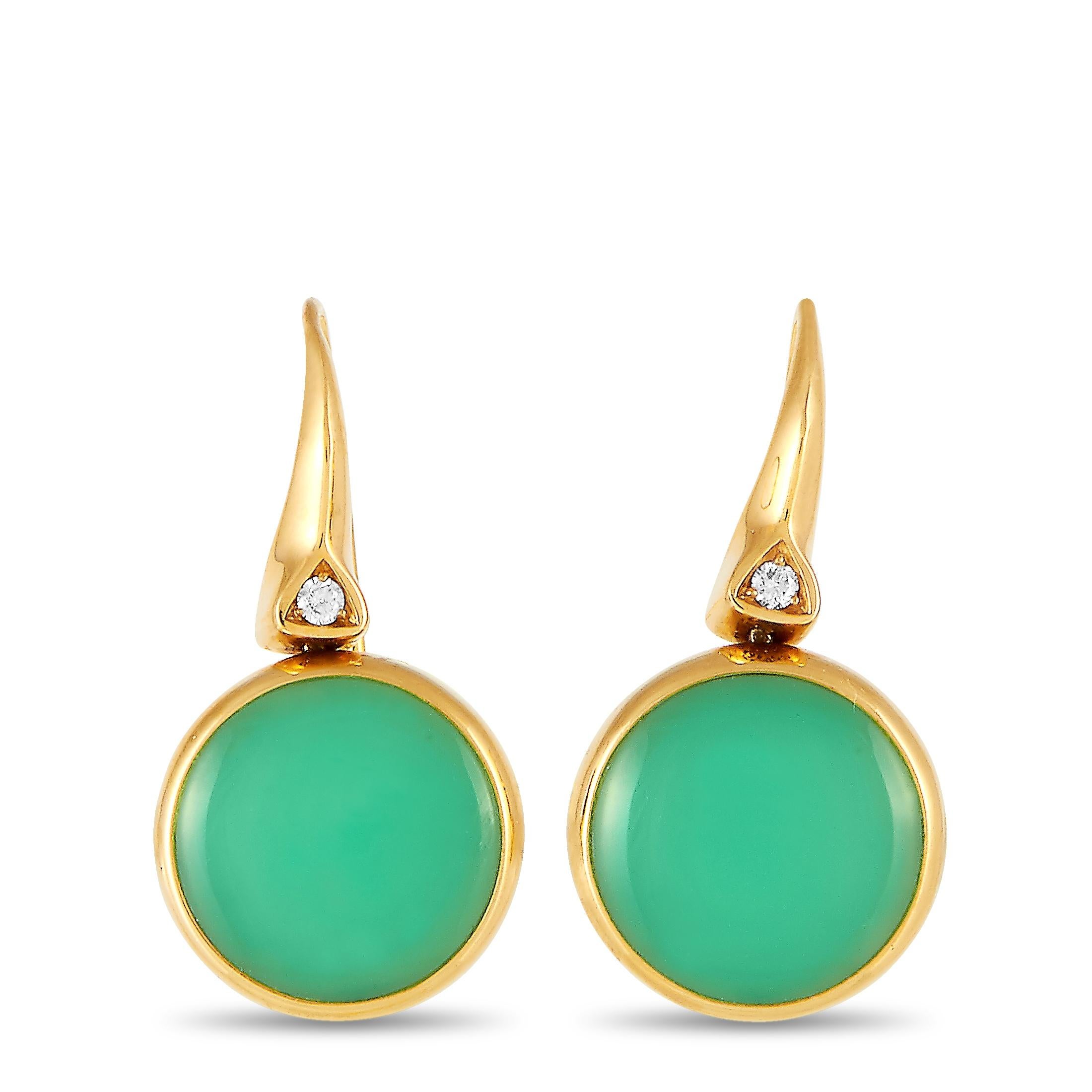The Vhernier “Girotondo” earrings are made of 18K rose gold and embellished with adularia and chrysoprase stones and a total of 0.06 carats of diamonds. The earrings measure 1.10” in length and 0.60” in width, and each of the two weighs 6.25
