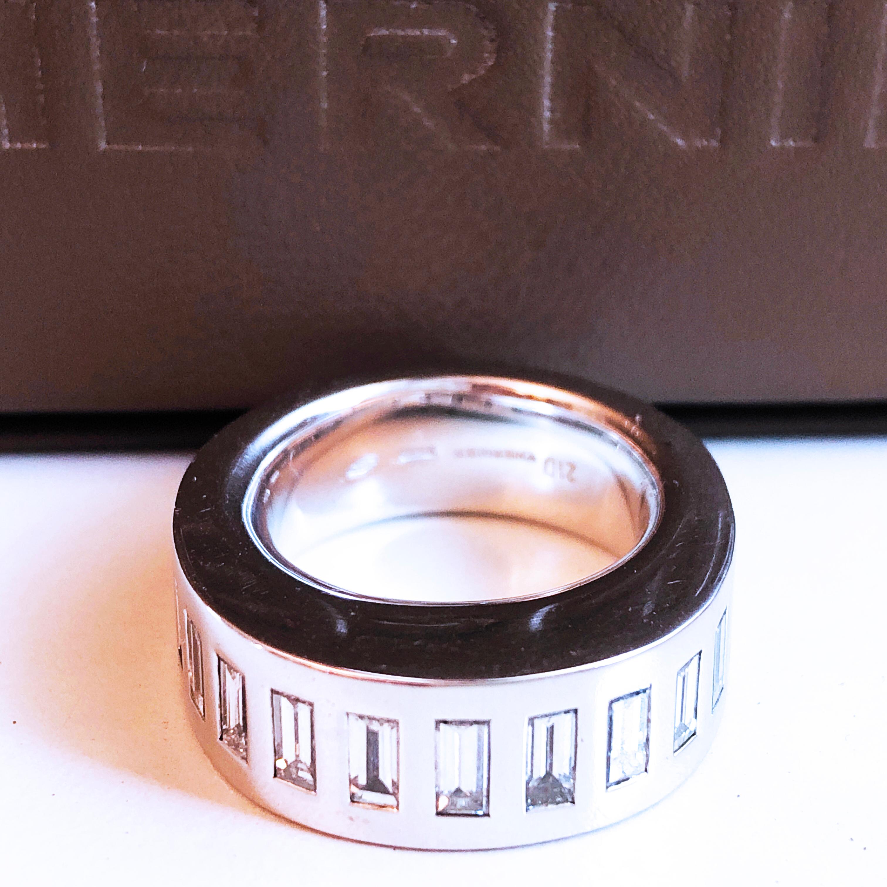 Contemporain Bague de fiançailles d'éternité Vhernier Rewind Collection avec diamants blancs baguettes en vente