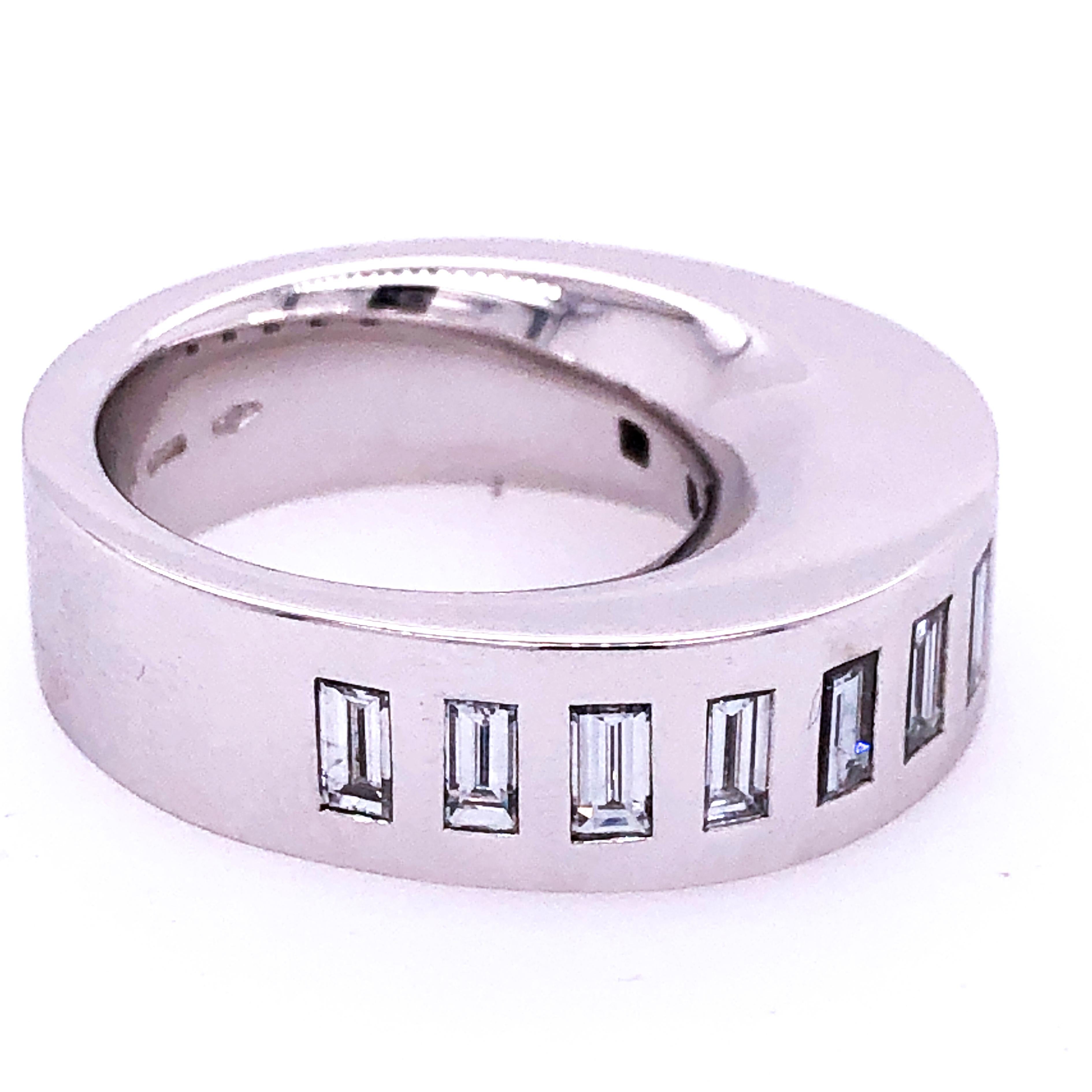 Vhernier Rewind Collection White Diamond Baguette Eternity Engagement Ring In New Condition For Sale In Valenza, IT