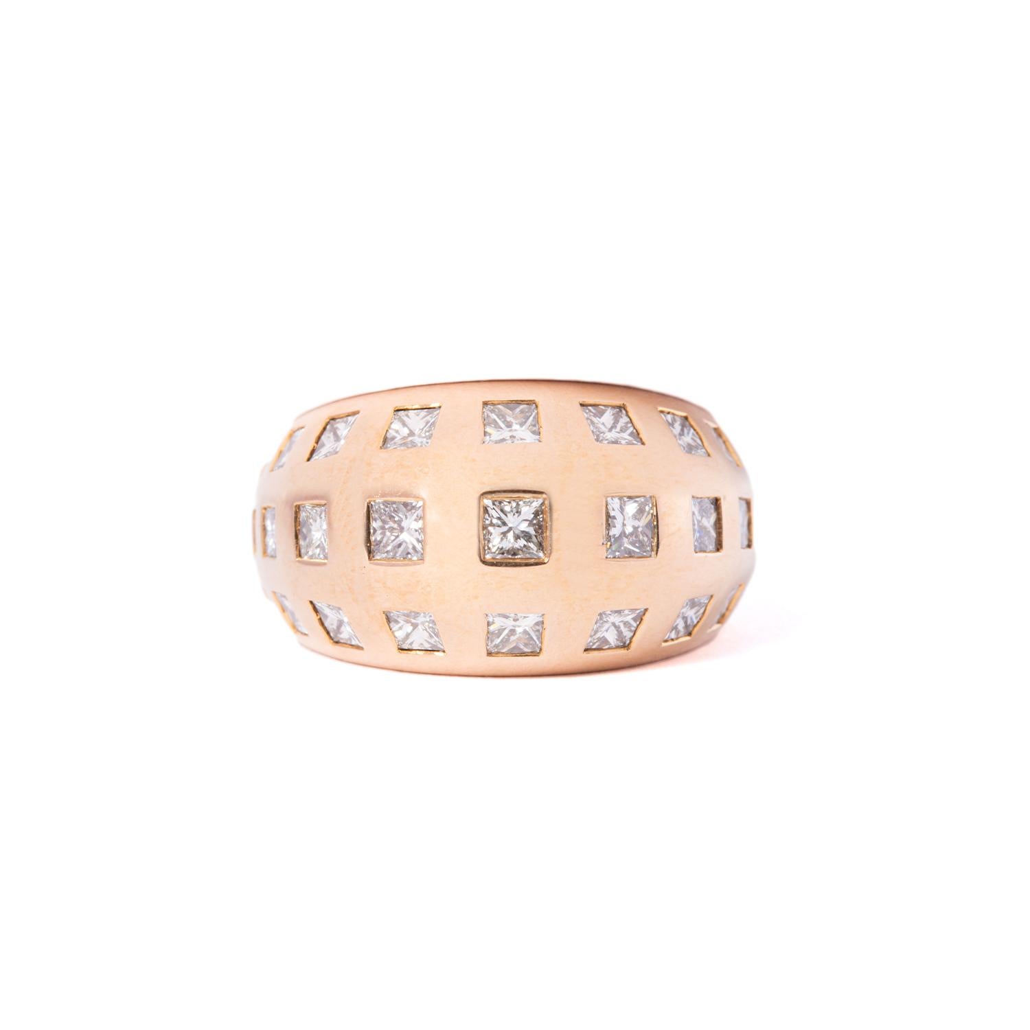 Vhernier  Ring in 18K yellow solid gold, with Diamonds carré cut 3,27
Size Europe 12 size US  6
Retail Price of this Ring new today would be close to 

Vhernier's roots can be traced back to the desire to create modern pieces of jewelry unlike any