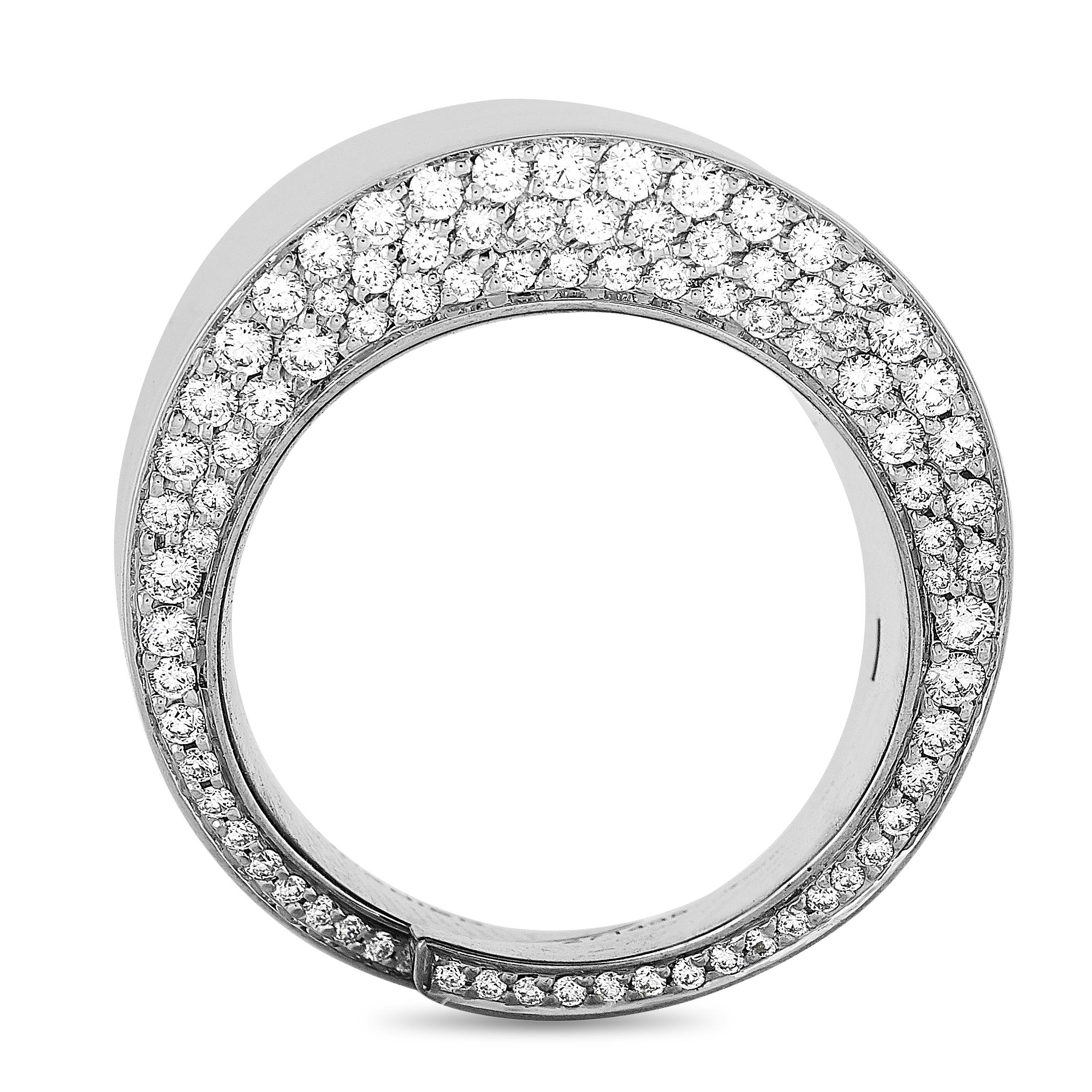The Vhernier “Vague Grande” ring is crafted from 18K white gold and weighs 30.5 grams, boasting band thickness of 8 mm and top height of 5 mm. The ring is set with diamonds that amount to 1.78 carats.
Ring Size: 7.5

This item is offered in brand