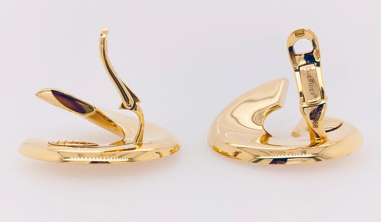 Vhernier Verso Gold Earrings In New Condition For Sale In Carmel, CA