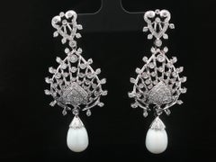 Boucles d'oreilles pendantes « Paon » Vi Bi Leardi en or blanc 18 carats, ornées de perles et de diamants totalisant 2,15 carats