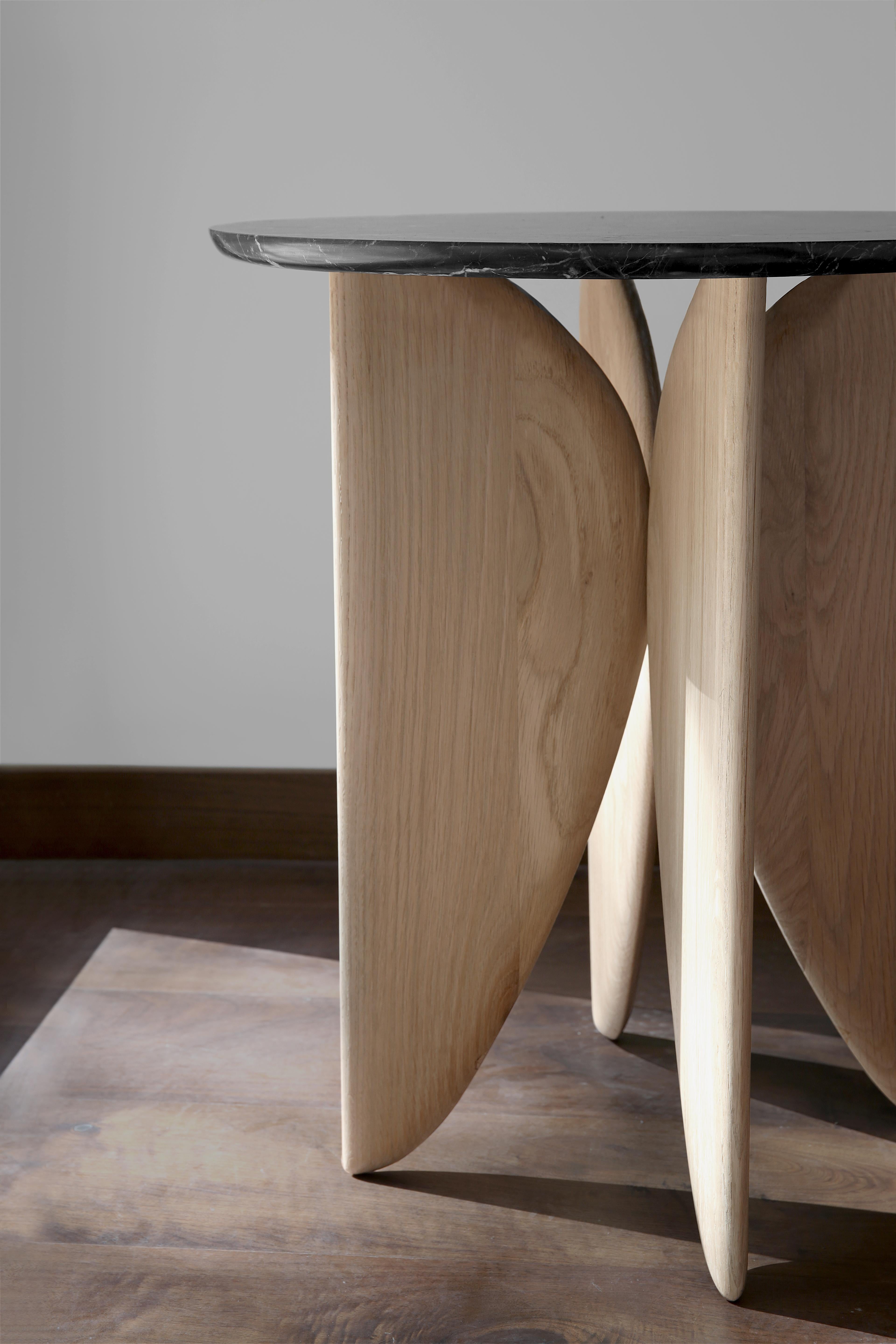 Noviembre VI Side Table, Night Stand in Burned Oak Wood and Marble Top (Mexikanisch)