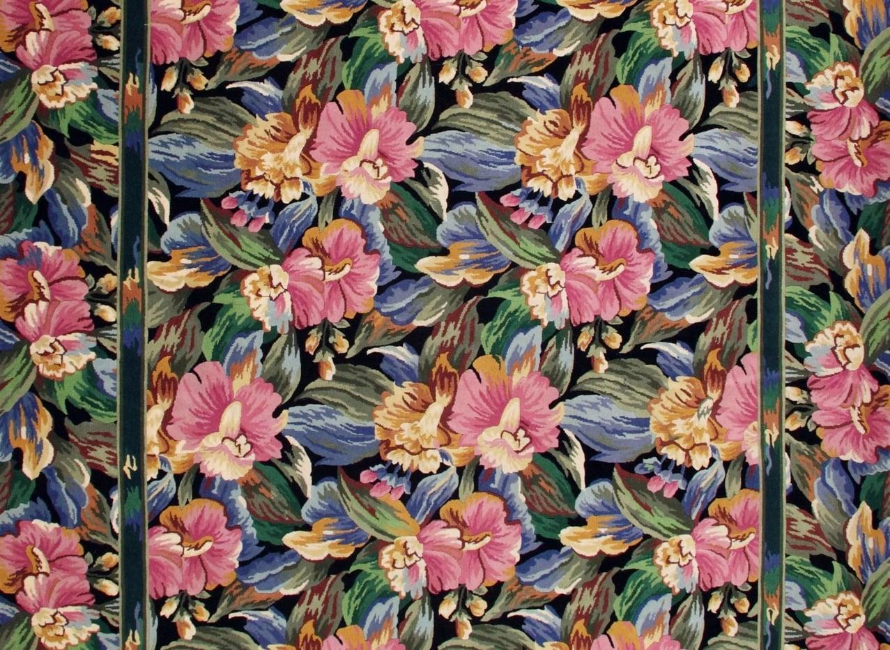 Via Como - 'Floreal' Rug - SizeÂ 6' x 9'
Material: 100% Wool<

Introducing Via Como, the pinnacle of ultra high-end hand-knotted rugs. Renowned for their unrivaled artistry and exclusivity, Via Como rugs are meticulously crafted by master