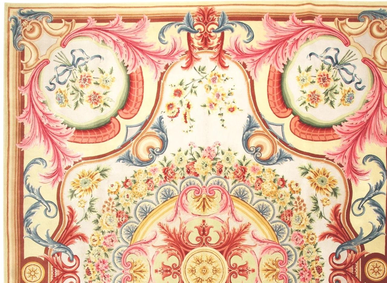 Via Como - Teppich 'French Garden' - Größe 10' x 13'
MATERIAL: 85% Wolle - 15% Seide


Es ist ein einzigartiger Teppich und ein seltenes Stück. Ein wirklich bemerkenswertes Kunstwerk. Dieser Teppich wurde aus feinster neuseeländischer Wolle von