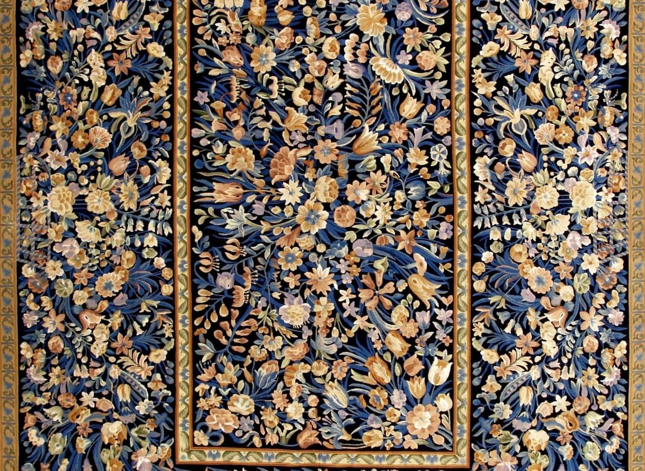 Via Como - 'Il Giardino' Teppich - Größe 9' x 12'
MATERIAL: 80% Wolle - 20% Seide

Es ist ein einzigartiger Teppich und ein seltenes Stück. Ein wirklich bemerkenswertes Kunstwerk. Dieser Teppich wurde aus feinster neuseeländischer Wolle von