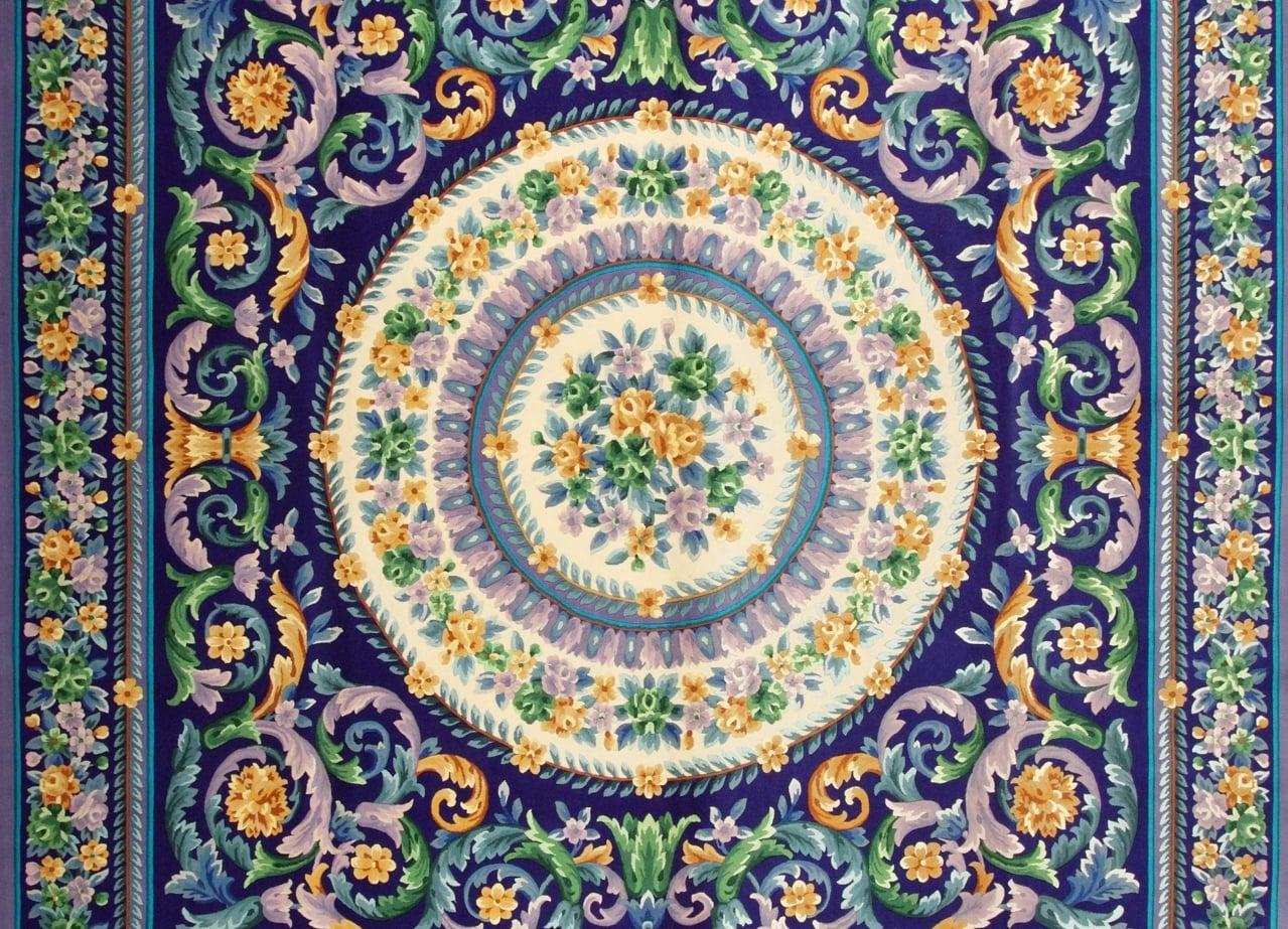 Tapis 'Legure' - Taille 10' x 13'
MATERIAL : 85% laine - 15% soie


Il s'agit d'un tapis unique en son genre et d'une pièce rare. Une œuvre d'art vraiment remarquable. Ce tapis a été noué à la main avec la laine néo-zélandaise la plus fine par des