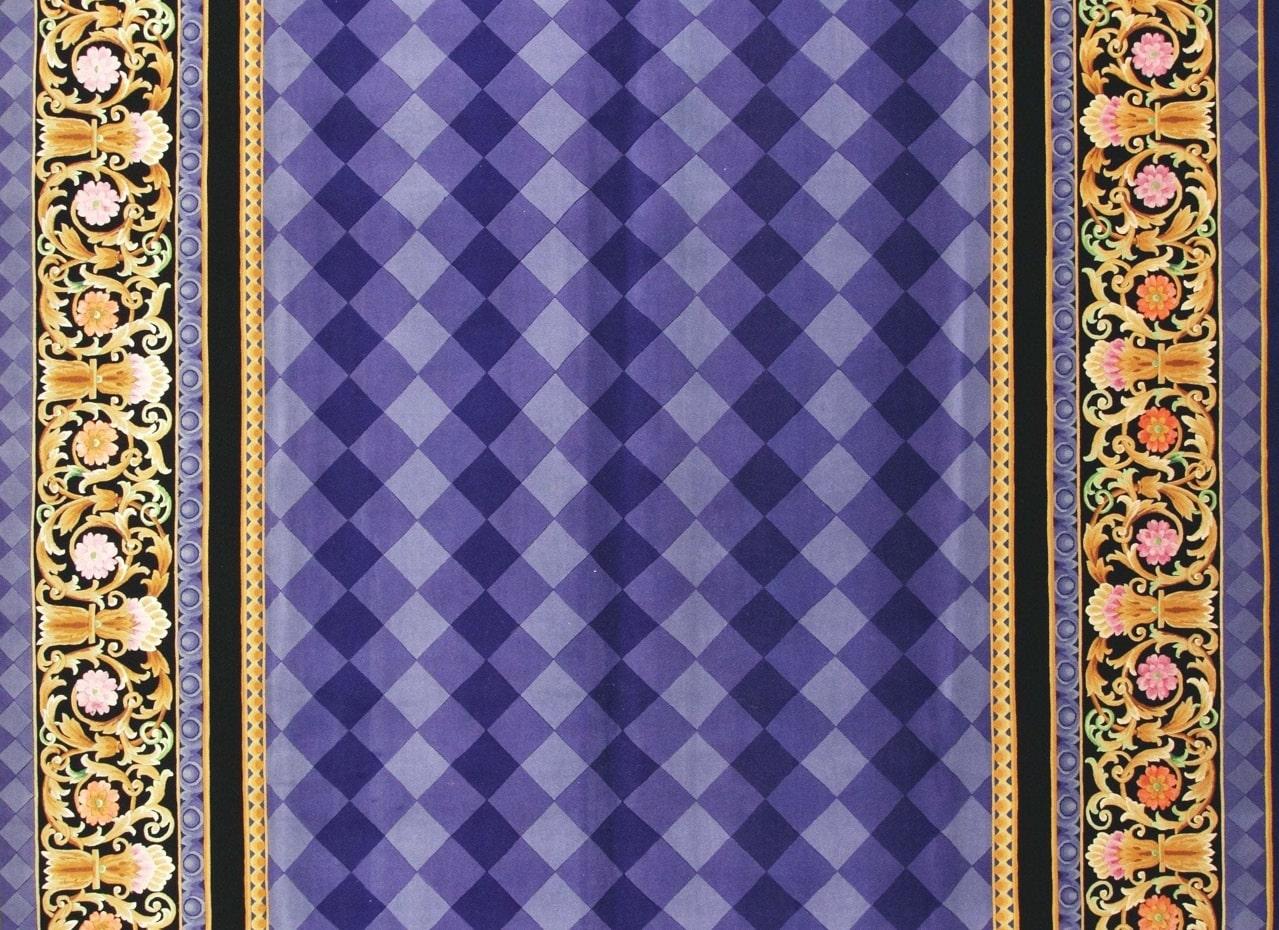 Tappeto 'Trianon Blue' - dimensioni 10' x 13'
Materiale: 85% lana - 15% seta

Si tratta di un tappeto unico e di un pezzo raro. Un'opera d'arte davvero notevole. Questo tappeto è stato annodato a mano con la migliore lana della Nuova Zelanda da