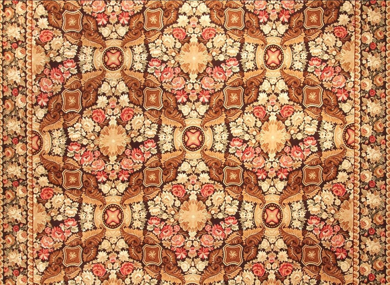 Via Como - 'Vinoiseries' Rug - Size 10' x 14'
Material: 85% Wool - 15% Silk

Introducing Via Como, the pinnacle of ultra high-end hand-knotted rugs. Renowned for their unrivaled artistry and exclusivity, Via Como rugs are meticulously crafted by