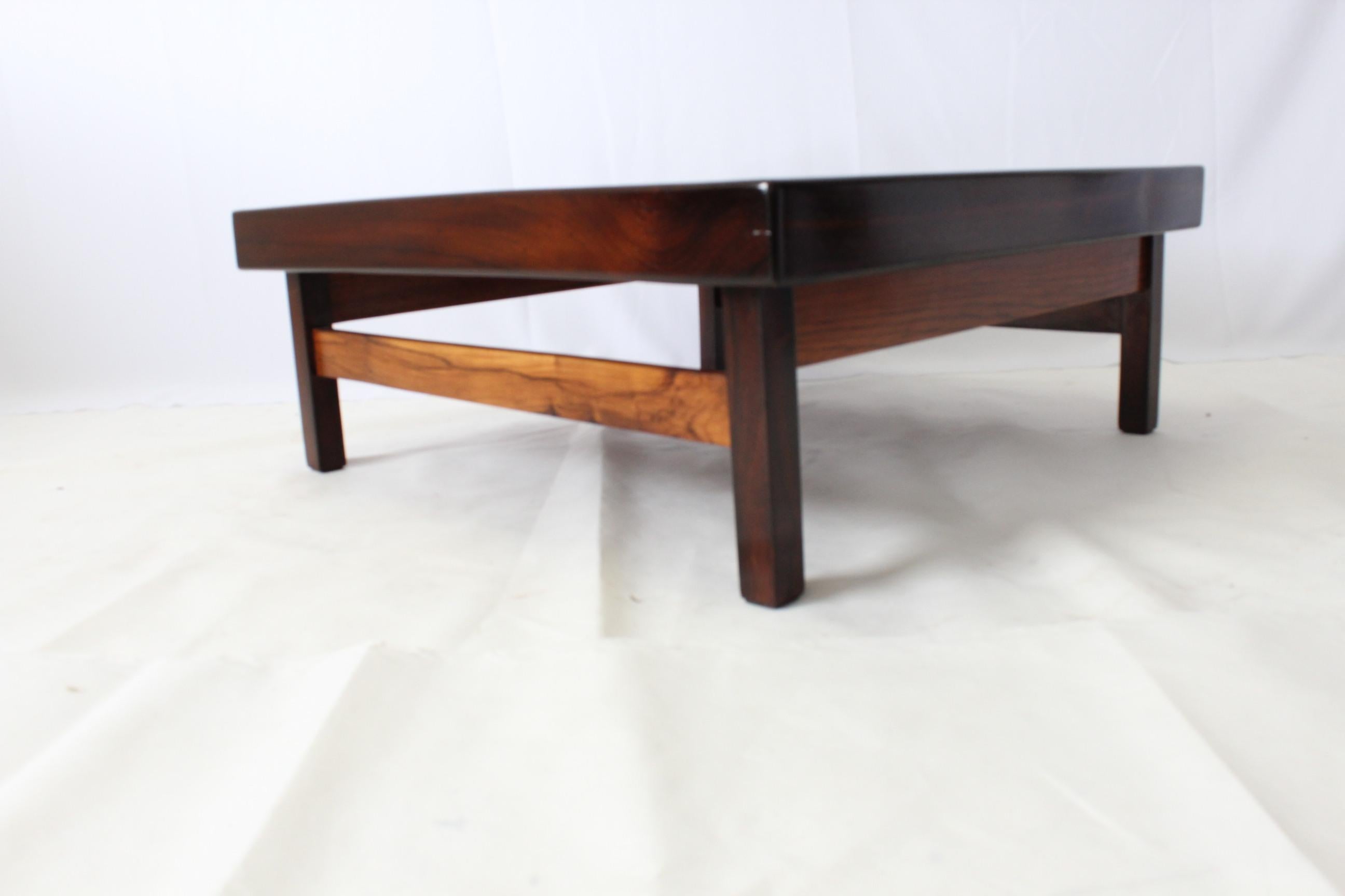 20th Century Viana Center Table in Jacaranda by Sergio Rodrigues, 1960 Brazilian Midcentury