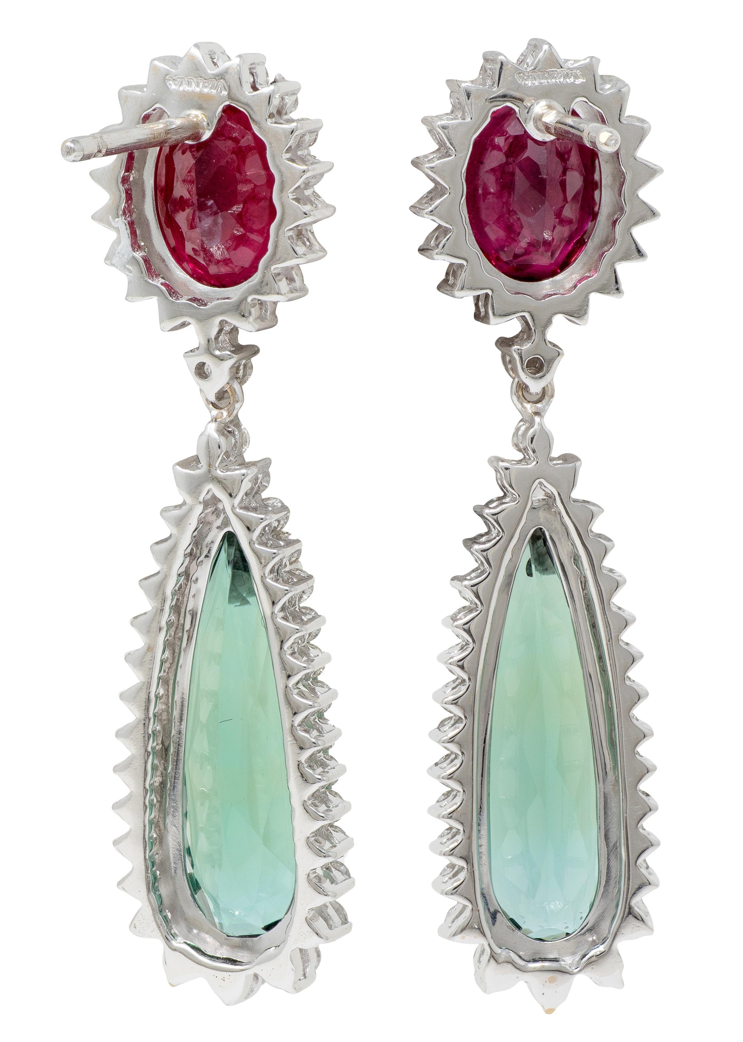 Taille ovale Boucles d'oreilles pendantes en or 18 carats de Vianna Contemporary 9.53 CTW Tourmaline Diamond en vente