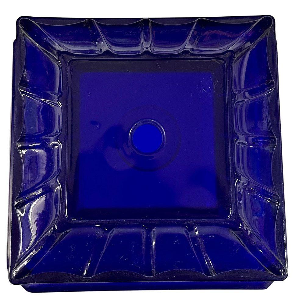 Art Deco era cobalt blue lamp base/shade by Vianne Glass company. This base was commonly used in table lamps, floor Lamps, and light-up ashtray stands.

Available- 20

Measurements: 7