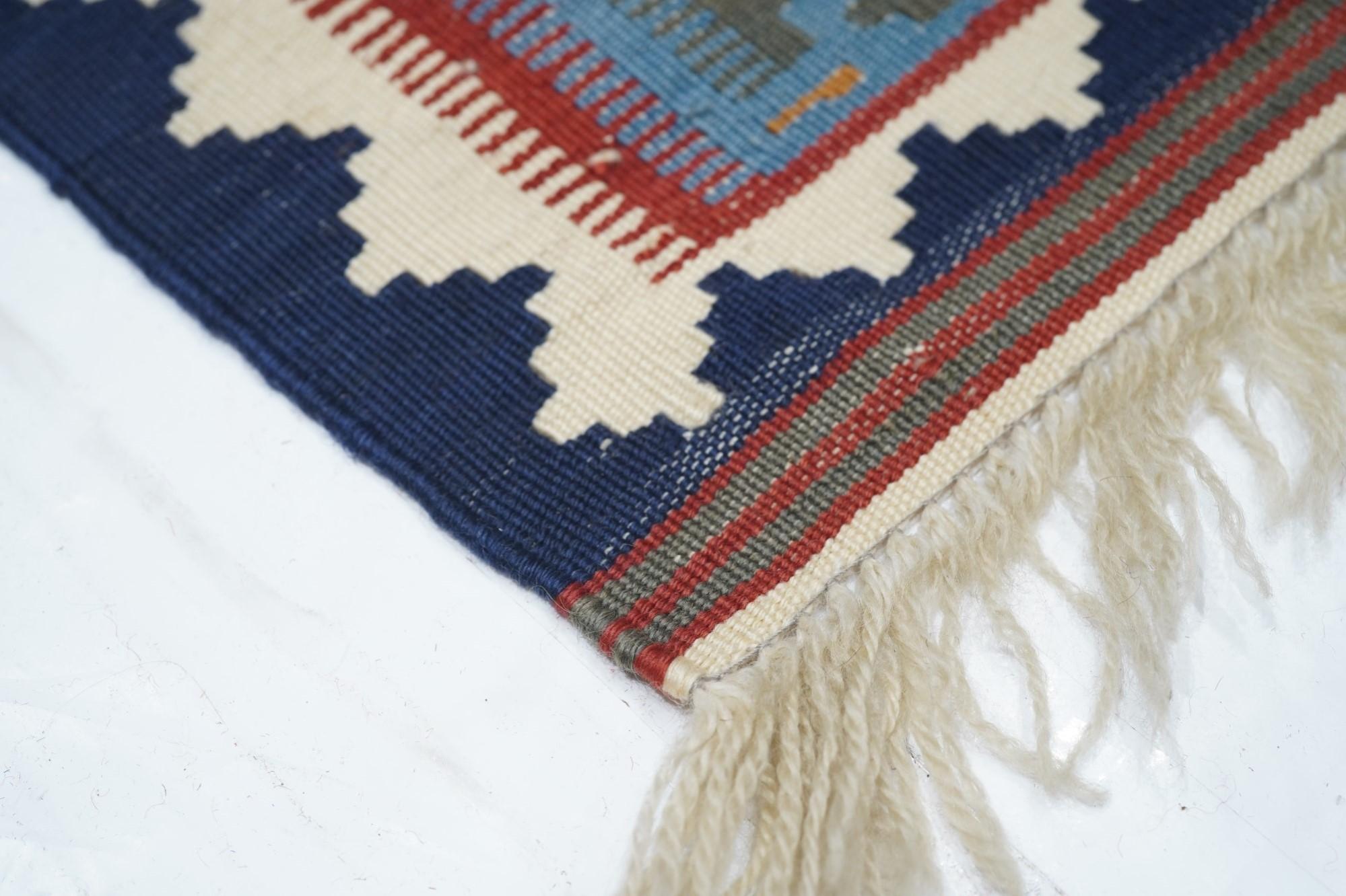 Viantage Kilim Rug In Good Condition For Sale In New York, NY