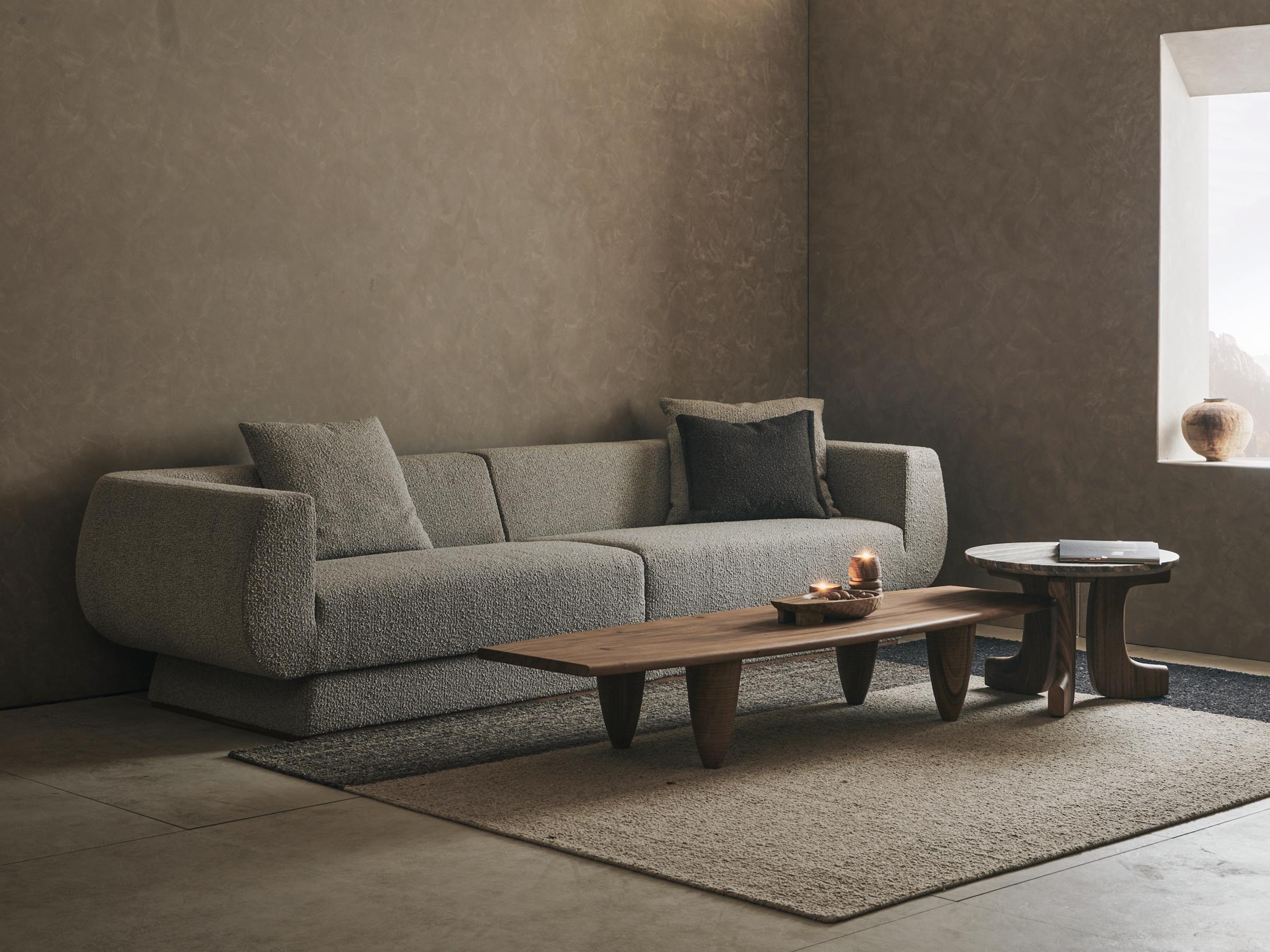 Sofa Vibe L par DAaZ
Dimensions : 94 x 280 x 64,5 cm : D 94 x L 280 x H 64,5 cm.
MATERIAL : Tissu.

Disponible en 220cm ou 280cm. Veuillez nous contacter.

DAaZ Furniture honore l'esprit d'aventure. Nous acceptons de sortir de l'ordinaire et nous